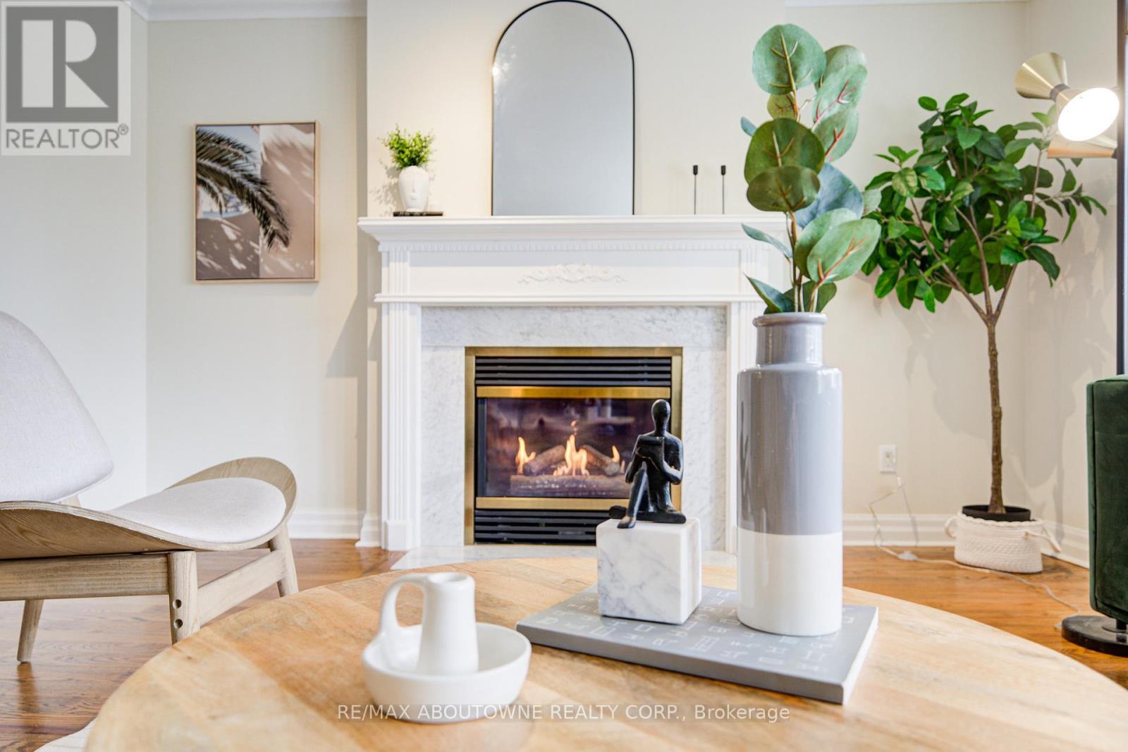 1328 King Henry Court, Oakville, Ontario  L6M 2Y6 - Photo 10 - W12982572