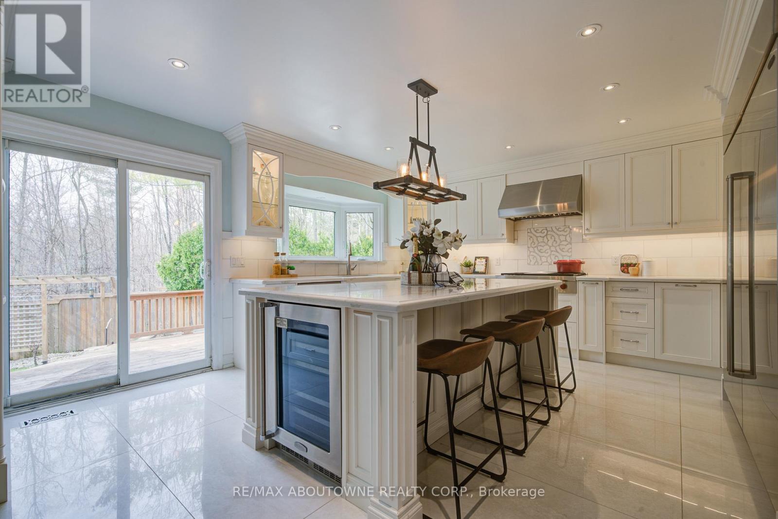 1328 King Henry Court, Oakville, Ontario  L6M 2Y6 - Photo 14 - W12982572