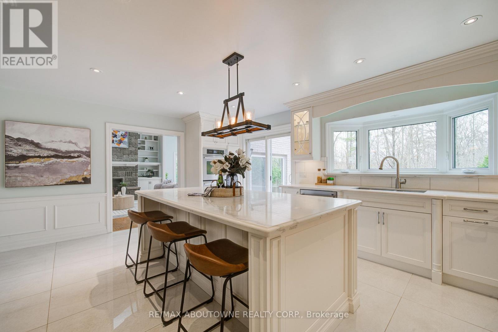 1328 King Henry Court, Oakville, Ontario  L6M 2Y6 - Photo 17 - W12982572