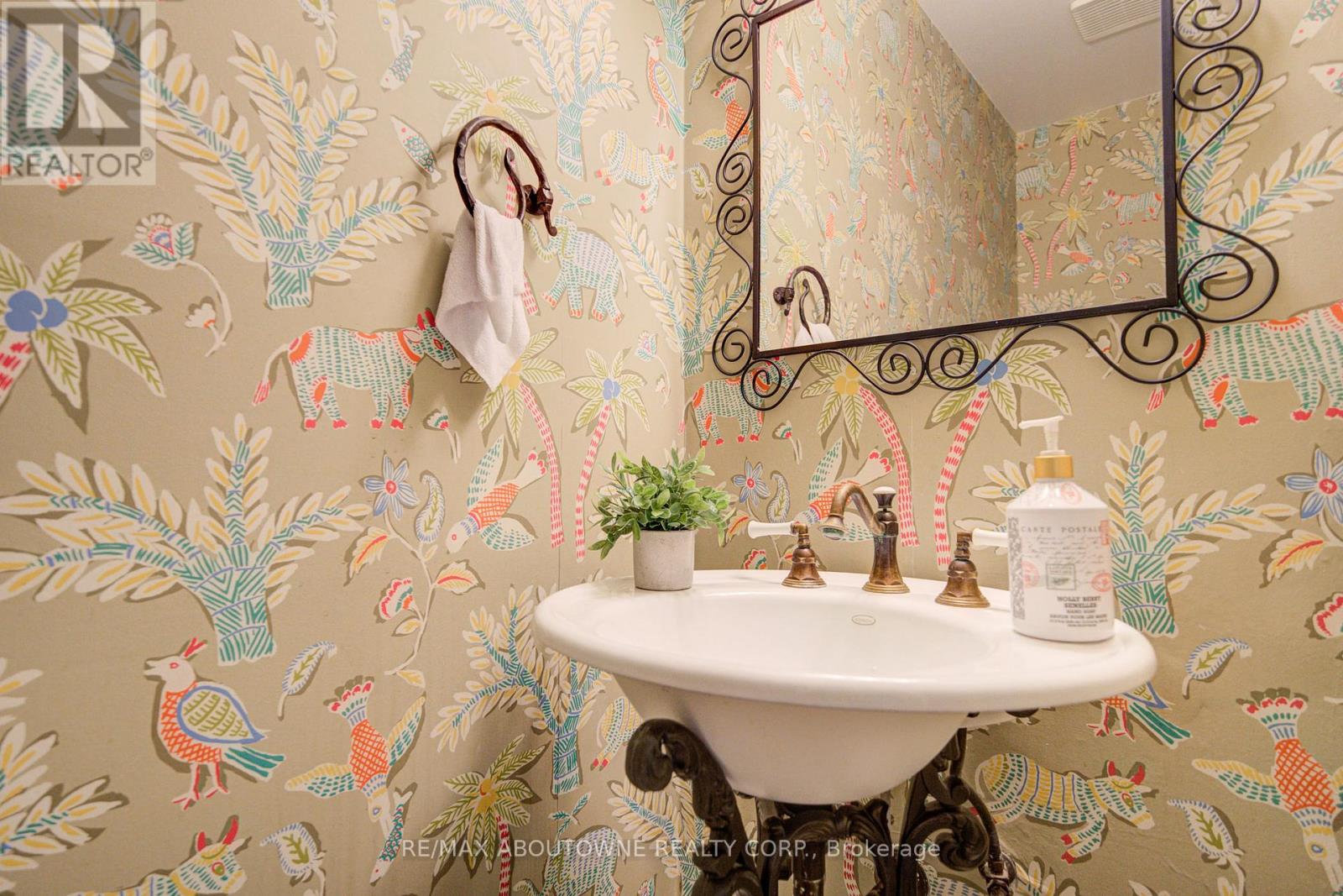 1328 King Henry Court, Oakville, Ontario  L6M 2Y6 - Photo 26 - W12982572