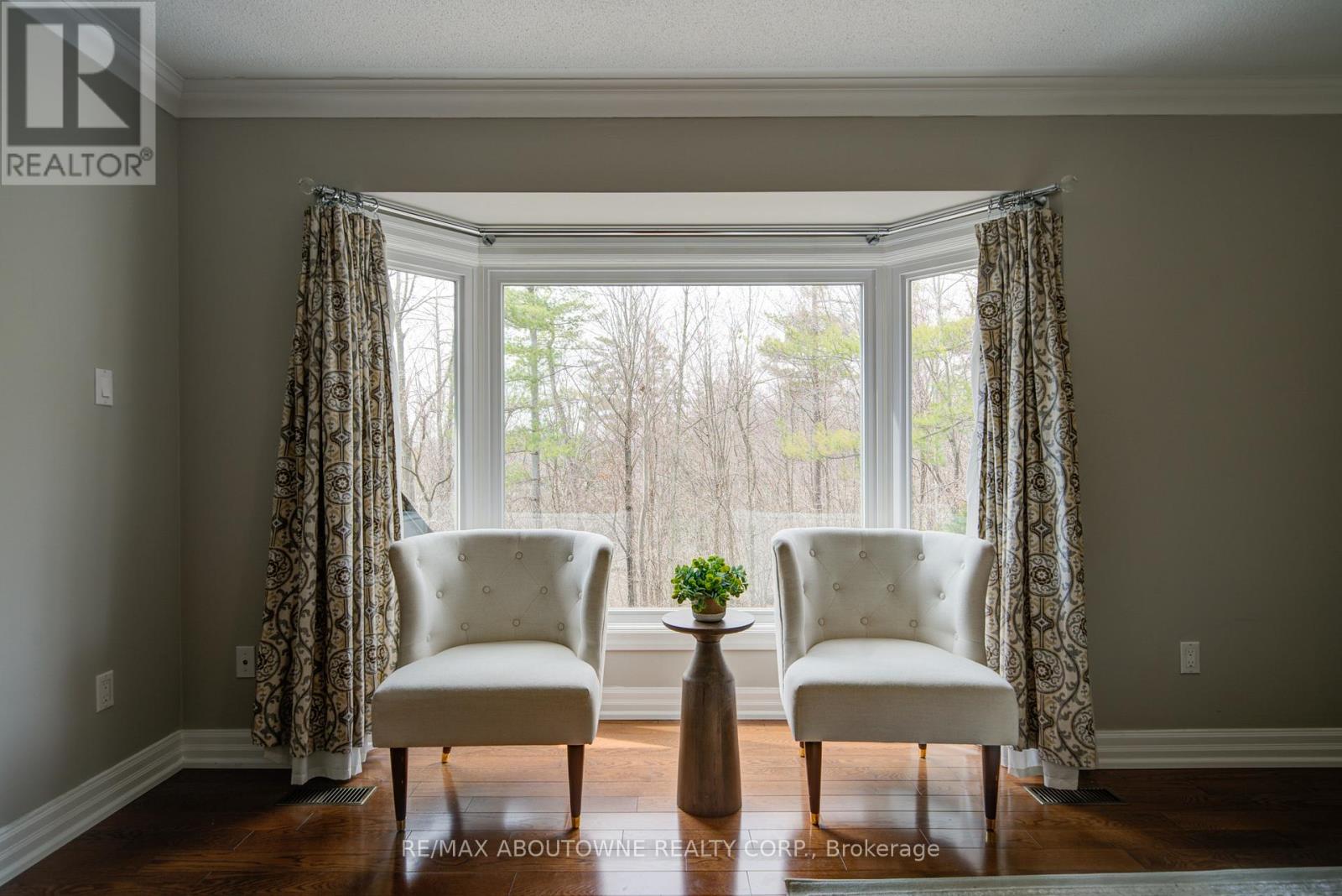 1328 King Henry Court, Oakville, Ontario  L6M 2Y6 - Photo 29 - W12982572