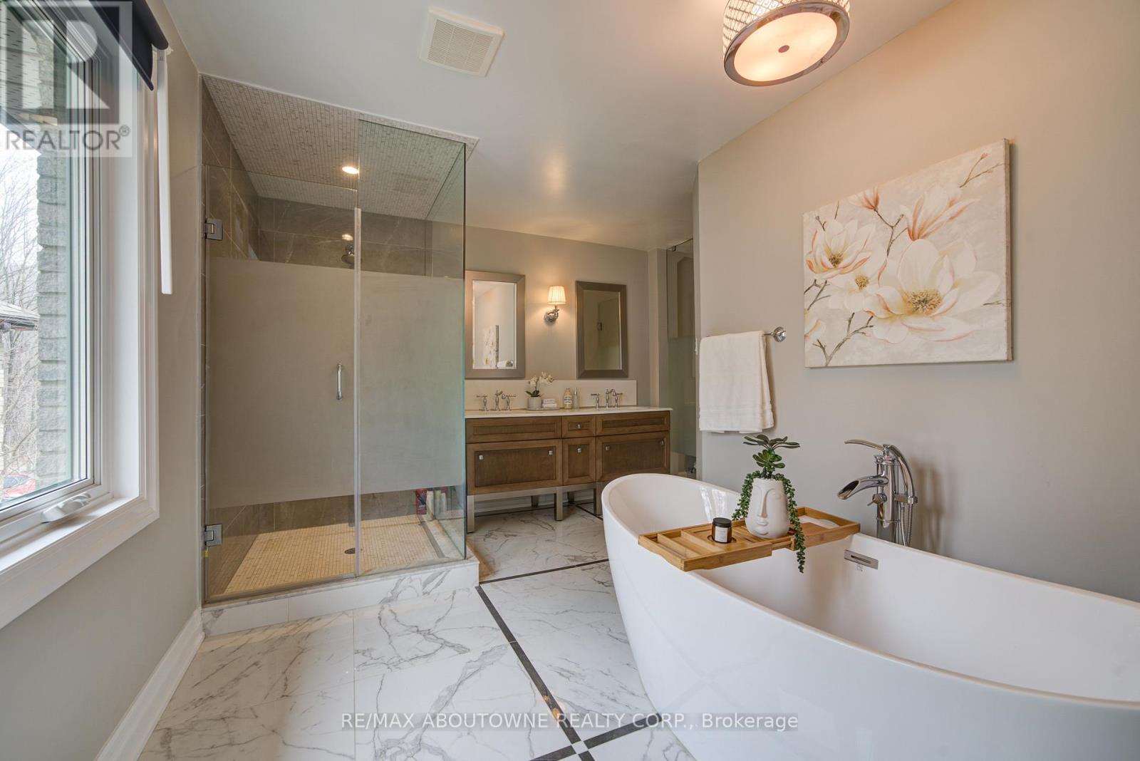 1328 King Henry Court, Oakville, Ontario  L6M 2Y6 - Photo 30 - W12982572