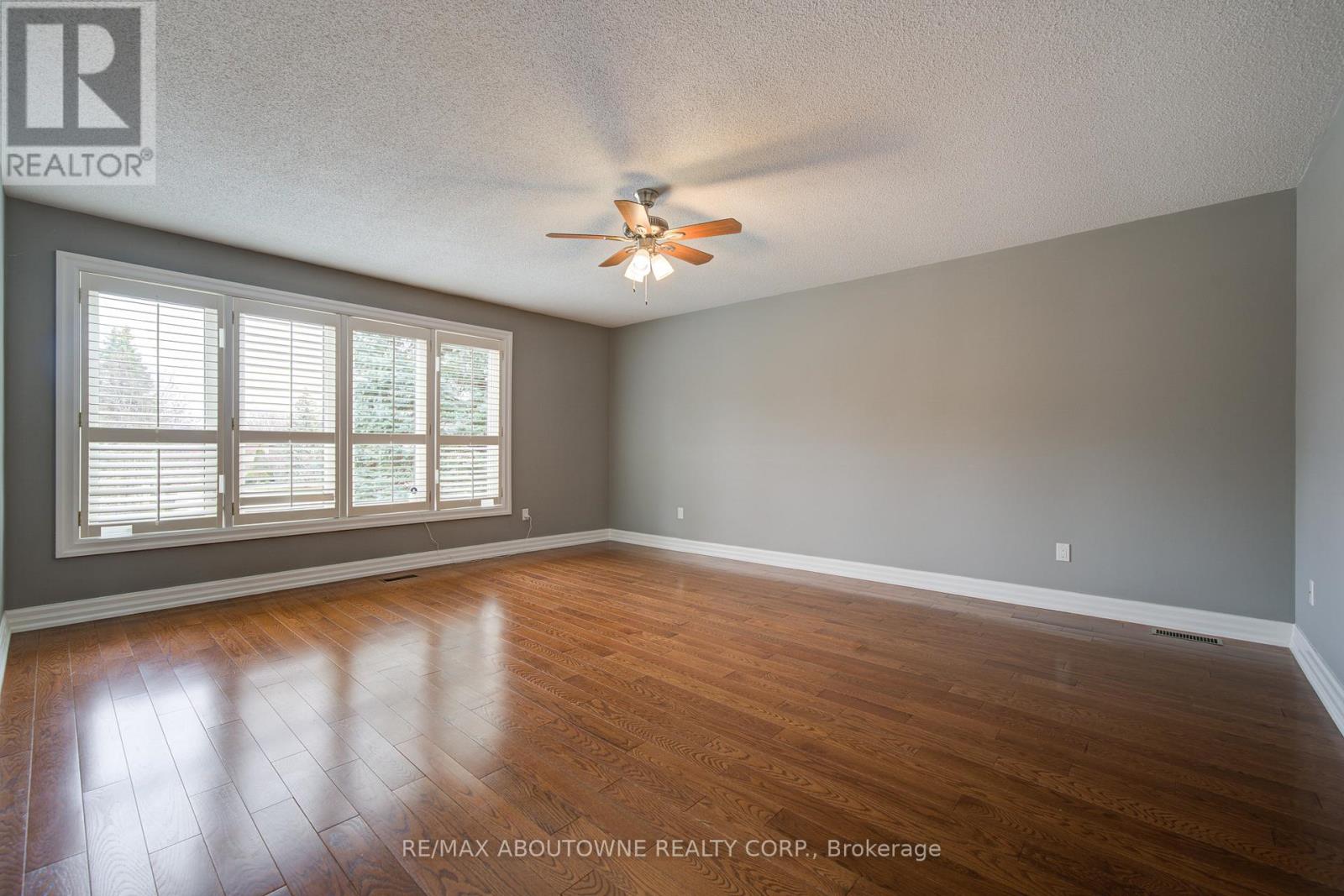 1328 King Henry Court, Oakville, Ontario  L6M 2Y6 - Photo 35 - W12982572