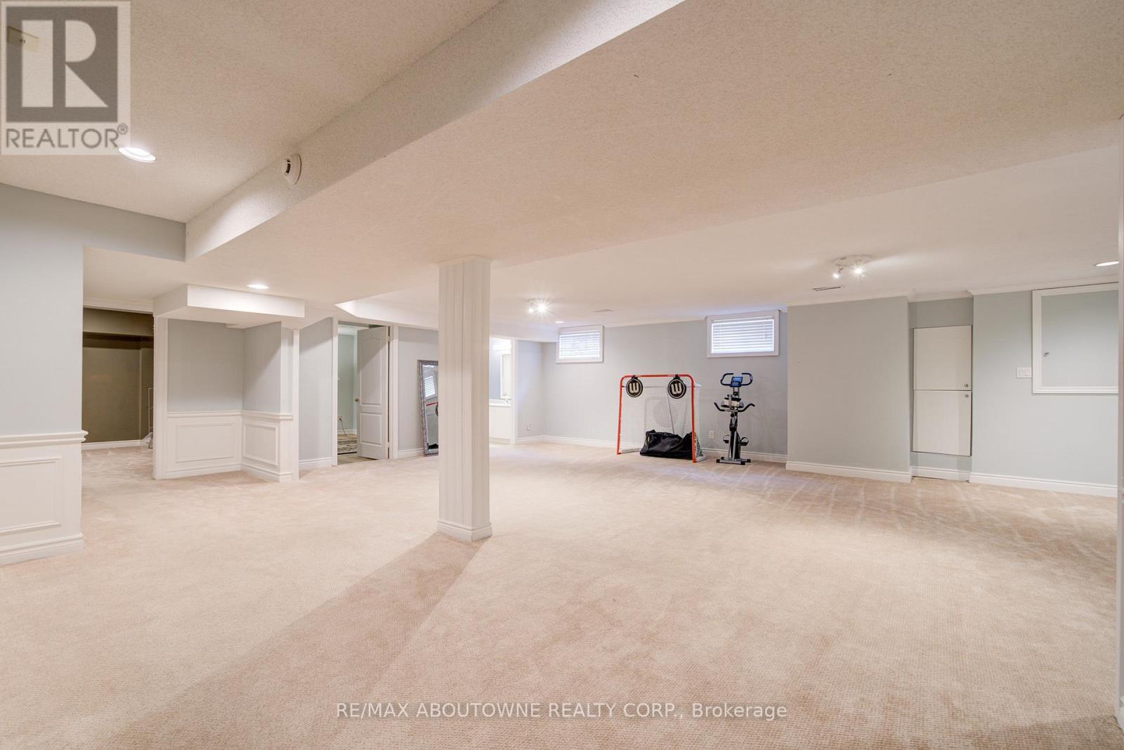 1328 King Henry Court, Oakville, Ontario  L6M 2Y6 - Photo 40 - W12982572