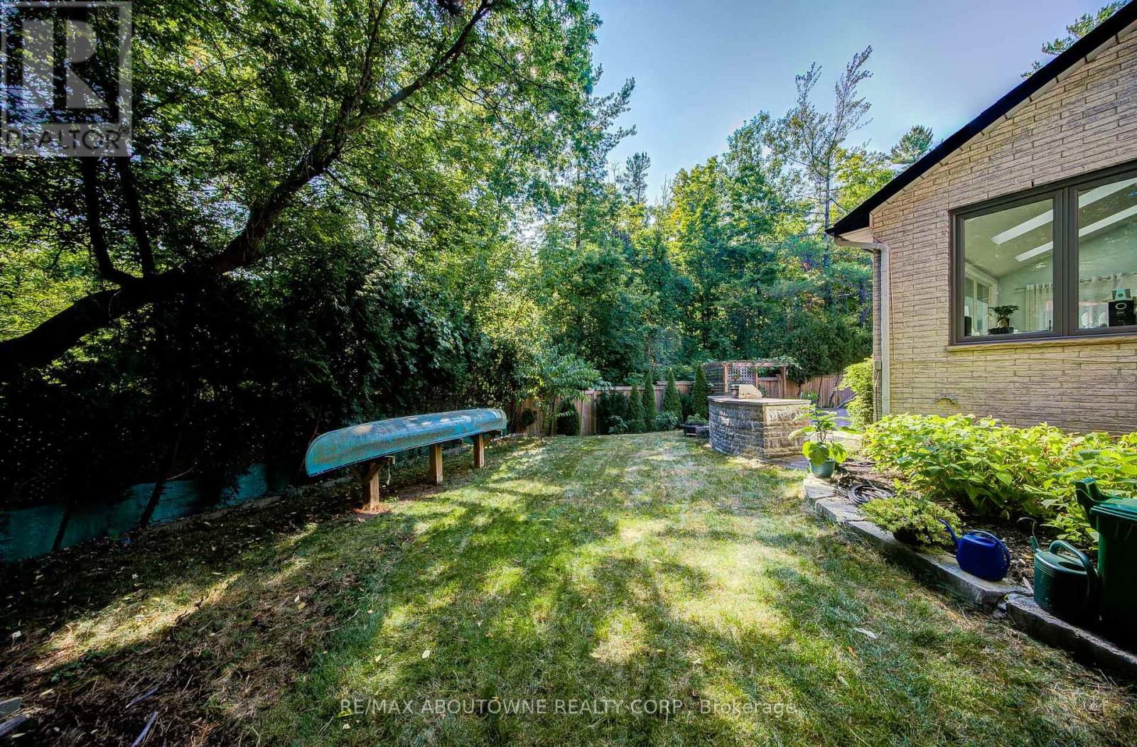 1328 King Henry Court, Oakville, Ontario  L6M 2Y6 - Photo 42 - W12982572