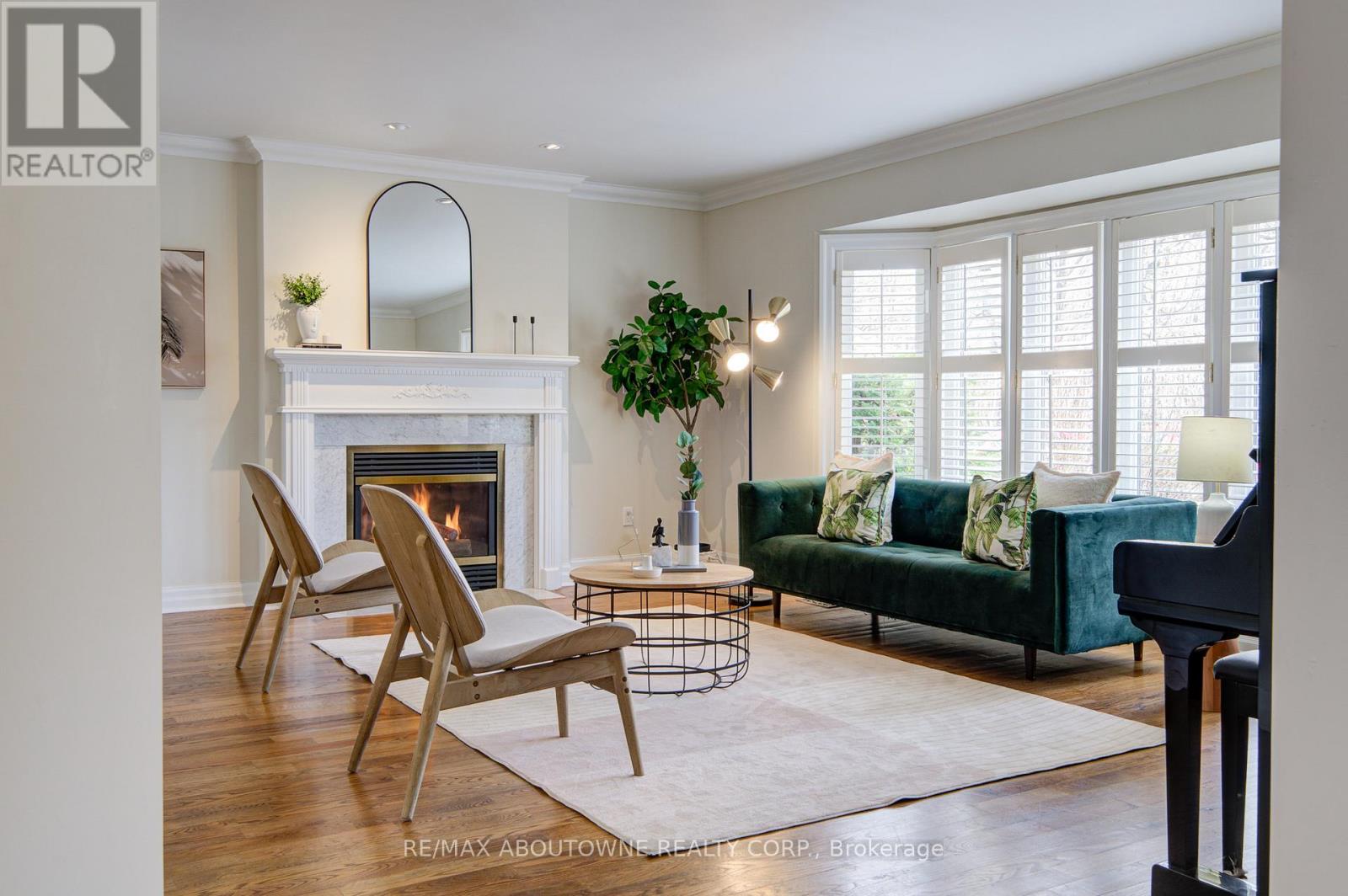 1328 King Henry Court, Oakville, Ontario  L6M 2Y6 - Photo 7 - W12982572