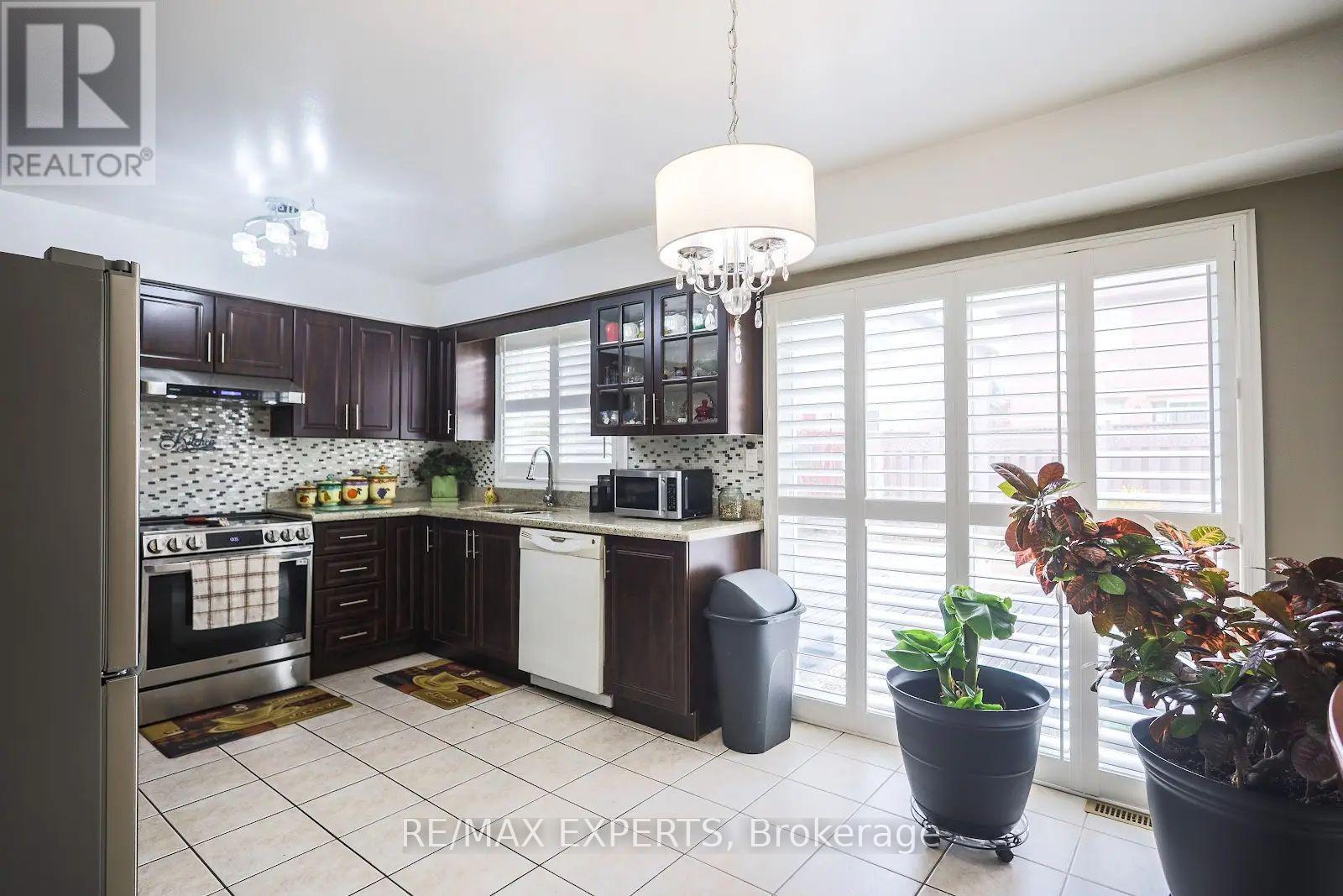 50 Dusty Star Road, Brampton, Ontario  L6R 1Y1 - Photo 5 - W12982628