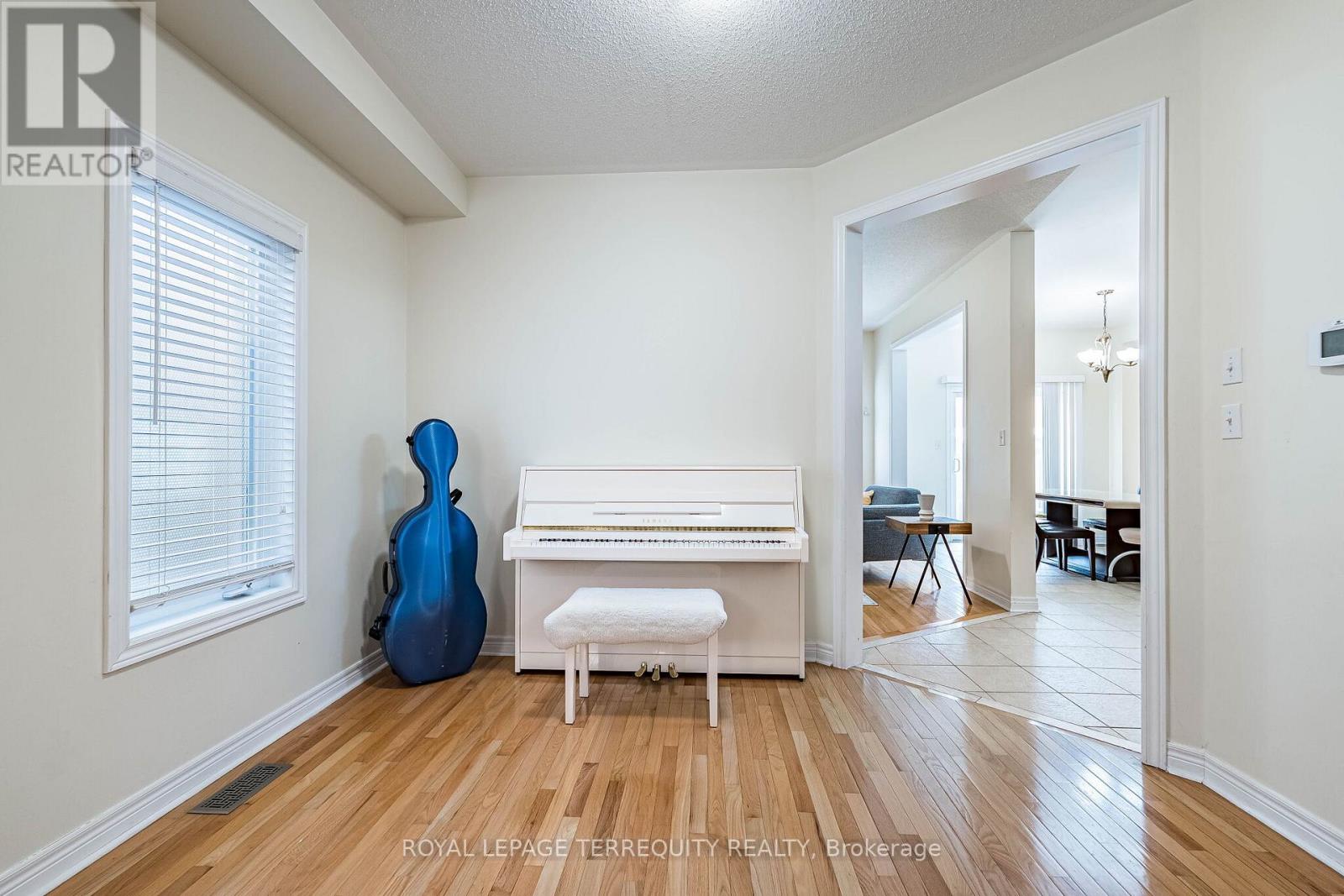 3926 Candlelight Drive, Mississauga, Ontario  L5M 8B3 - Photo 15 - W12982650