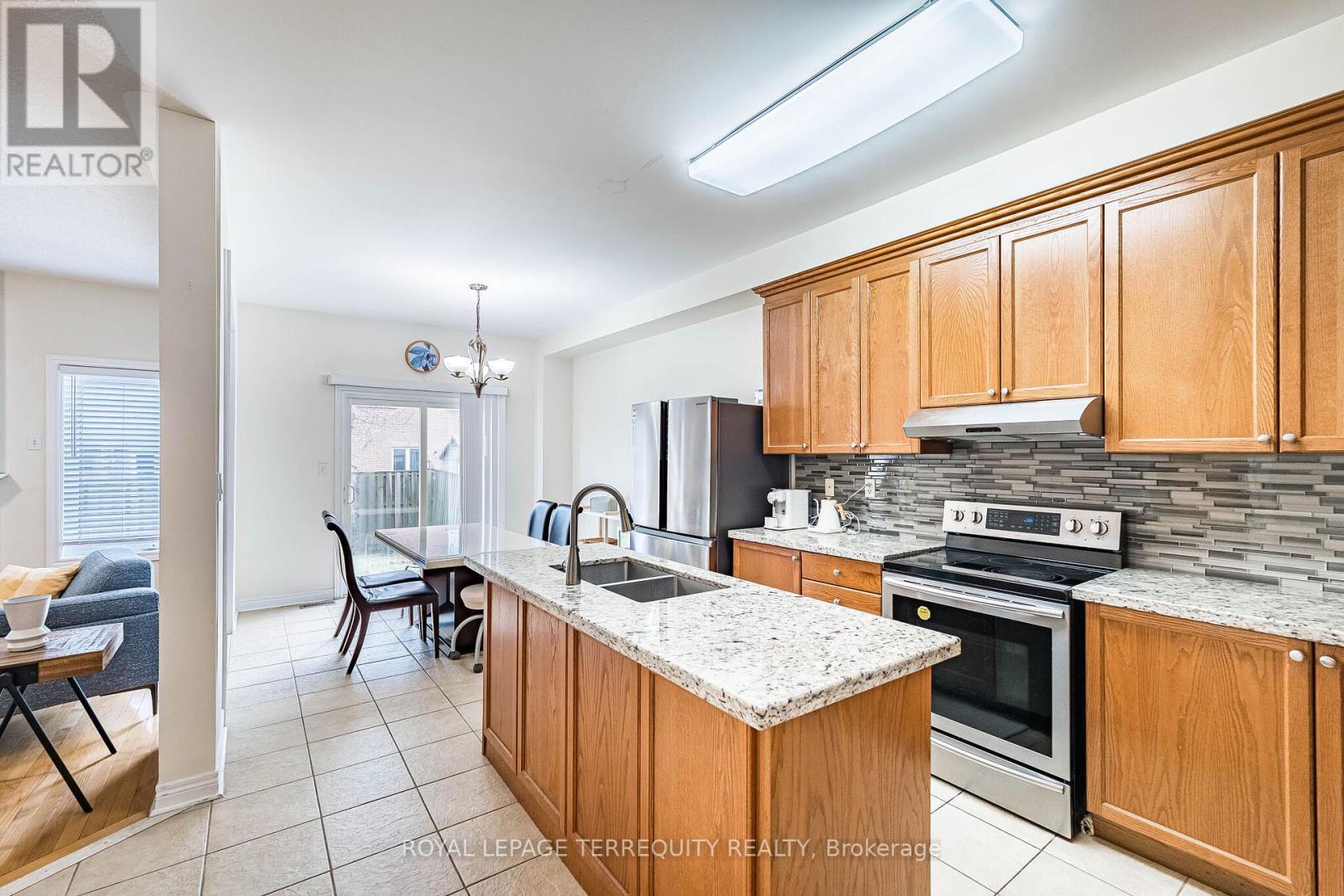 3926 Candlelight Drive, Mississauga, Ontario  L5M 8B3 - Photo 21 - W12982650