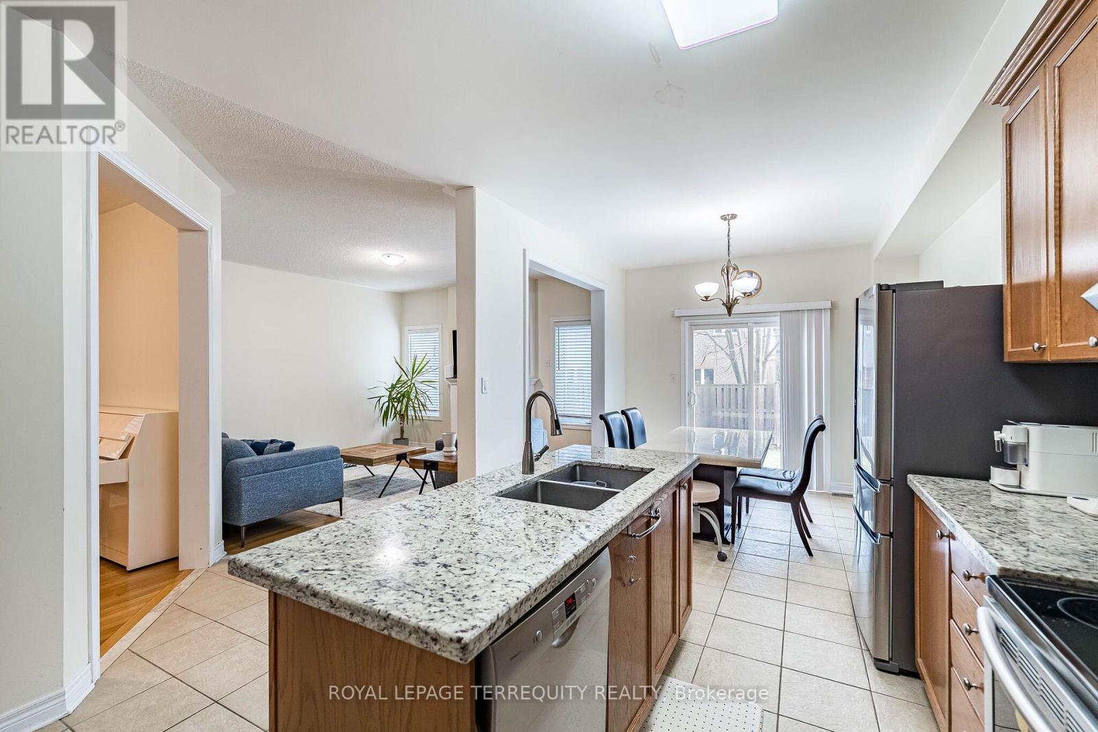 3926 Candlelight Drive, Mississauga, Ontario  L5M 8B3 - Photo 22 - W12982650