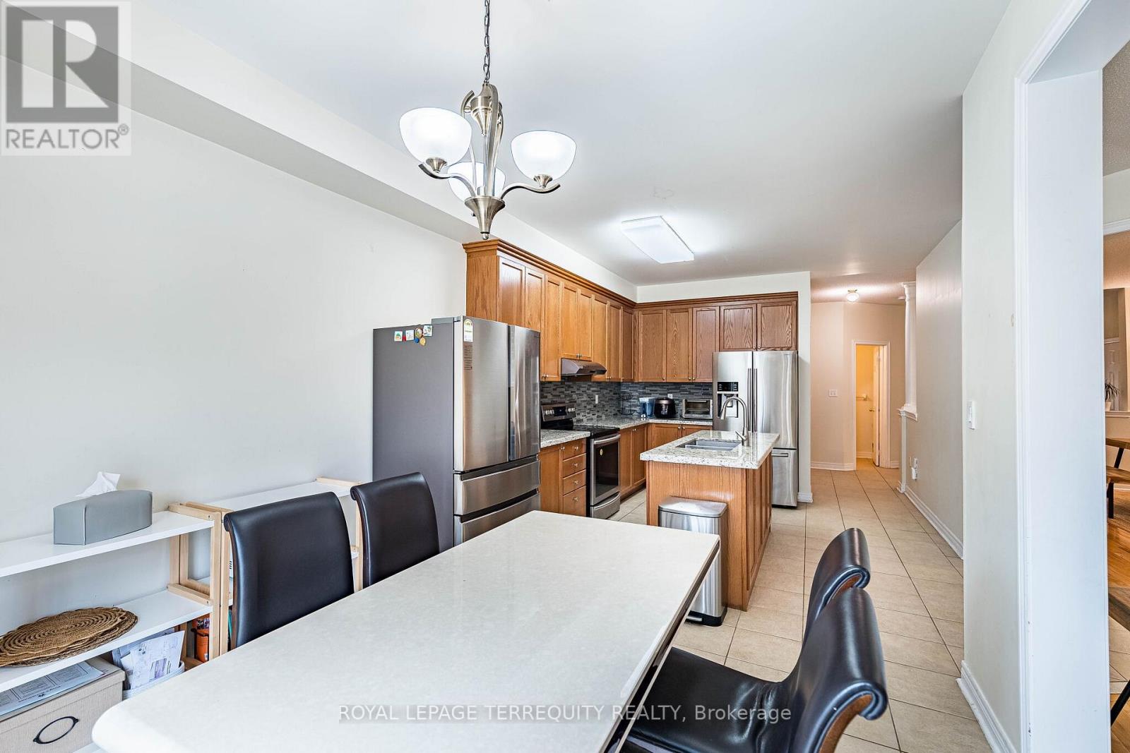 3926 Candlelight Drive, Mississauga, Ontario  L5M 8B3 - Photo 23 - W12982650