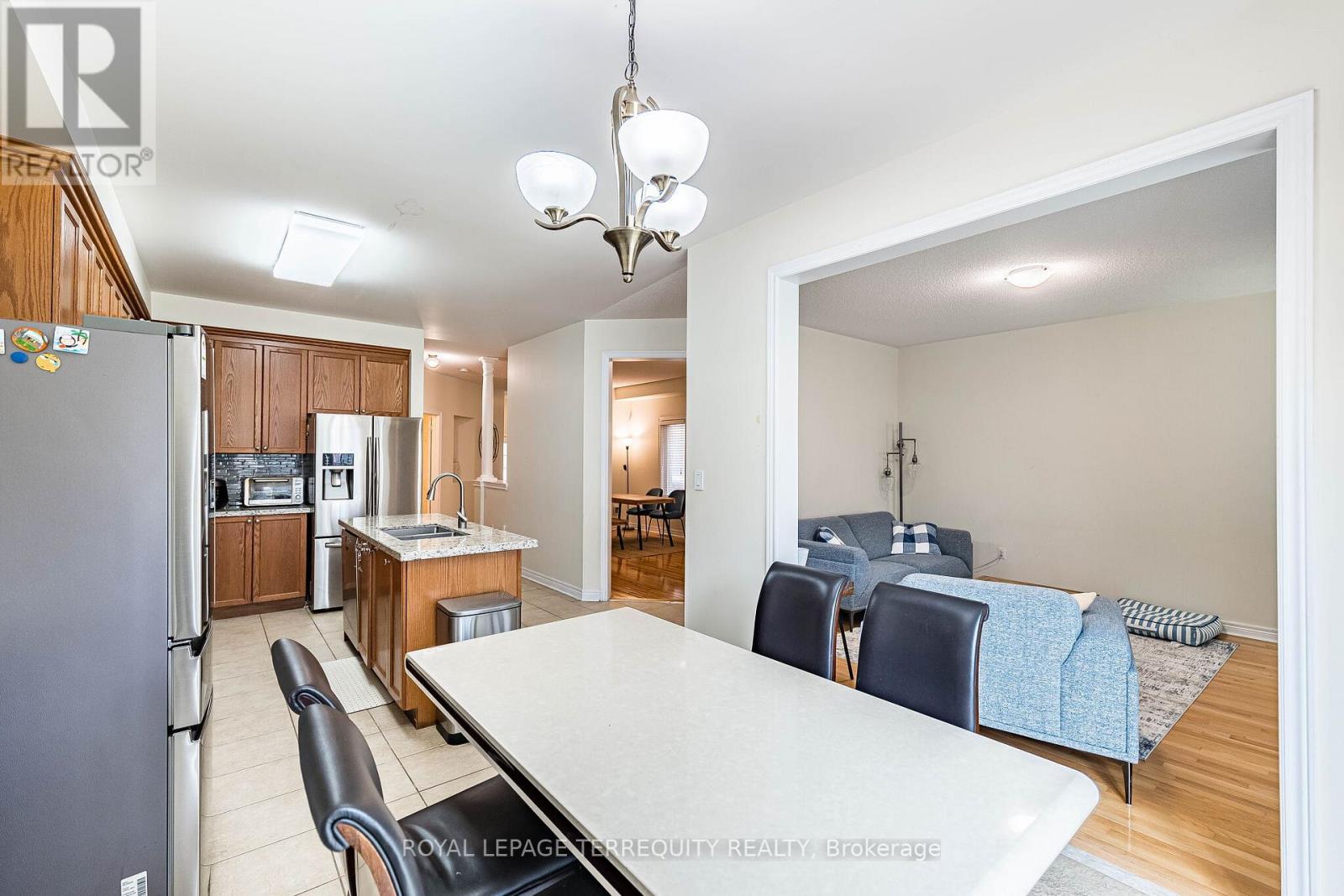 3926 Candlelight Drive, Mississauga, Ontario  L5M 8B3 - Photo 24 - W12982650