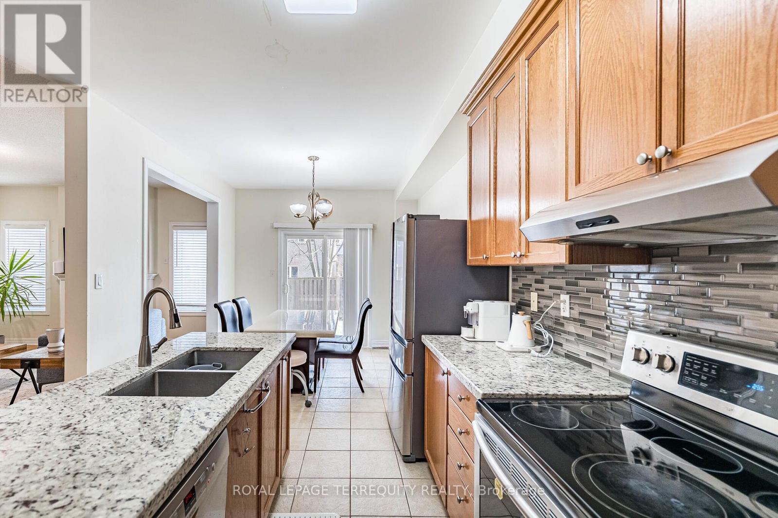 3926 Candlelight Drive, Mississauga, Ontario  L5M 8B3 - Photo 27 - W12982650