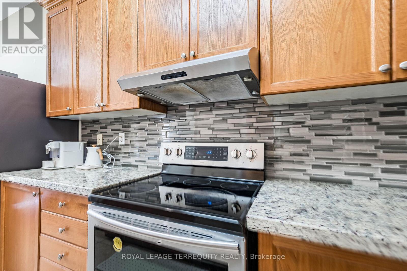 3926 Candlelight Drive, Mississauga, Ontario  L5M 8B3 - Photo 28 - W12982650