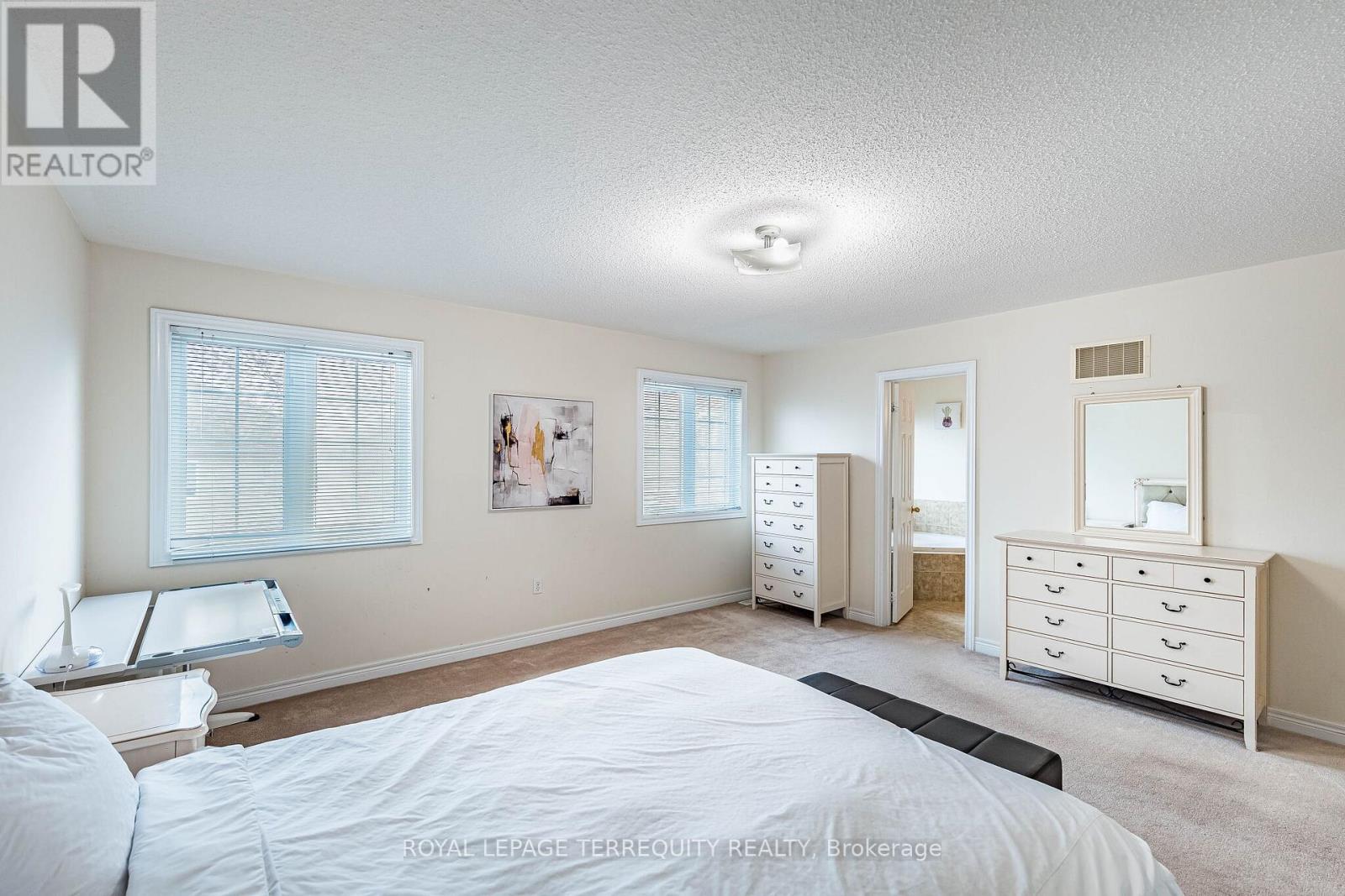 3926 Candlelight Drive, Mississauga, Ontario  L5M 8B3 - Photo 38 - W12982650