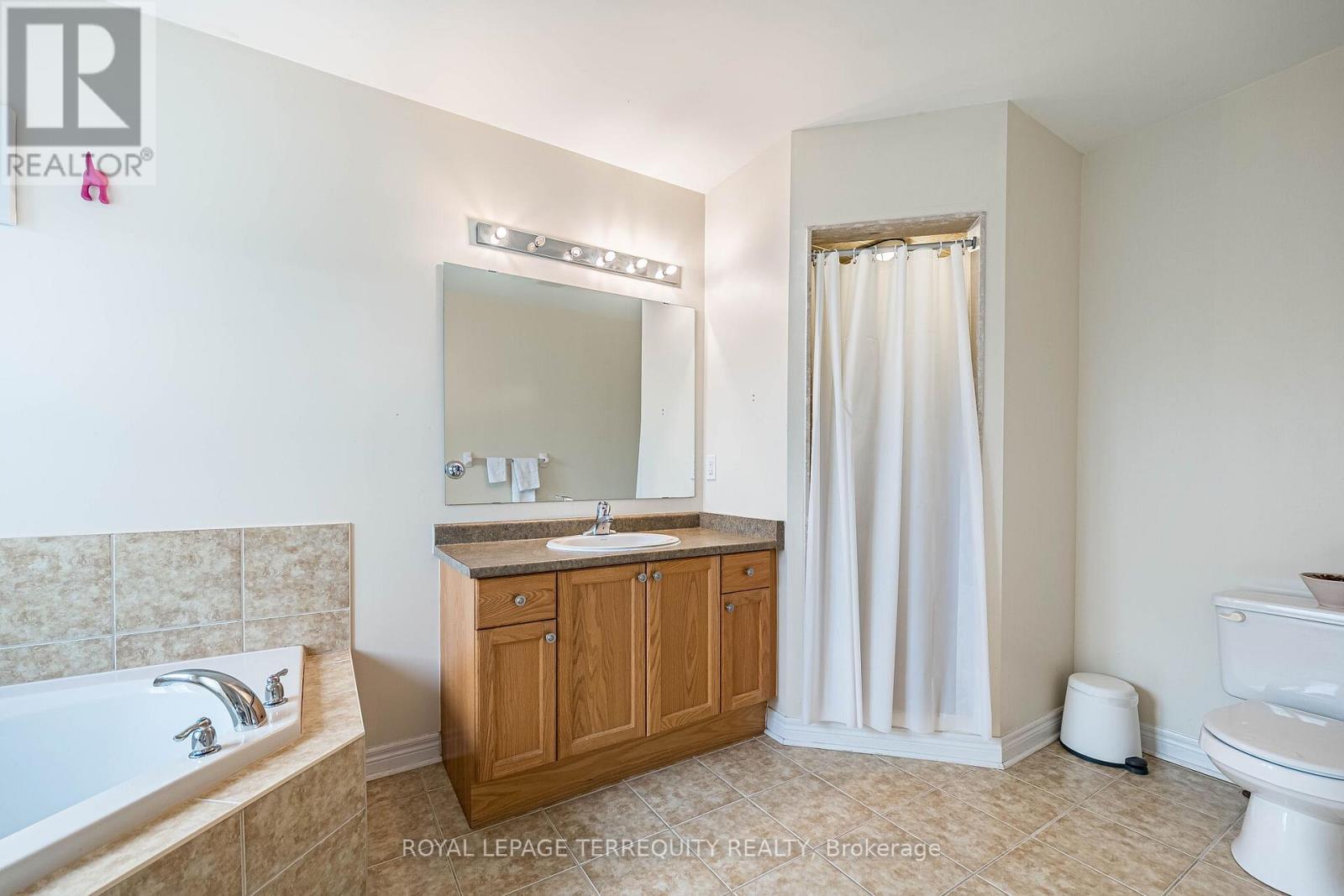 3926 Candlelight Drive, Mississauga, Ontario  L5M 8B3 - Photo 41 - W12982650