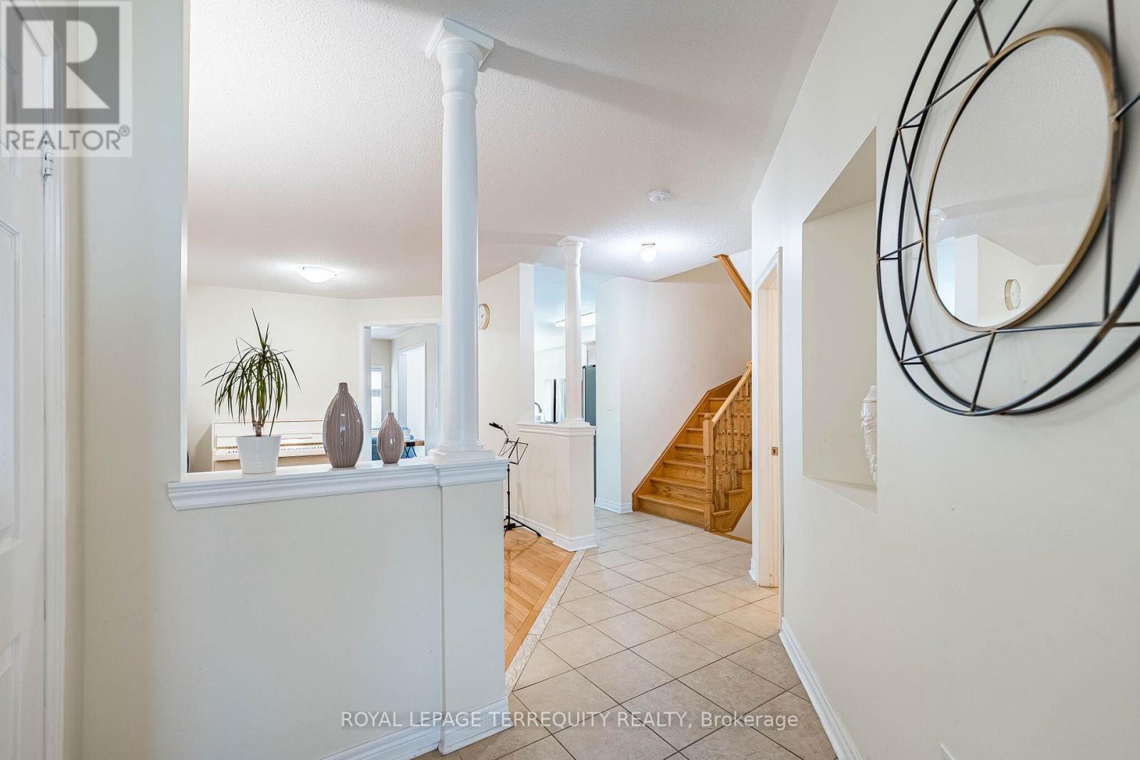 3926 Candlelight Drive, Mississauga, Ontario  L5M 8B3 - Photo 7 - W12982650