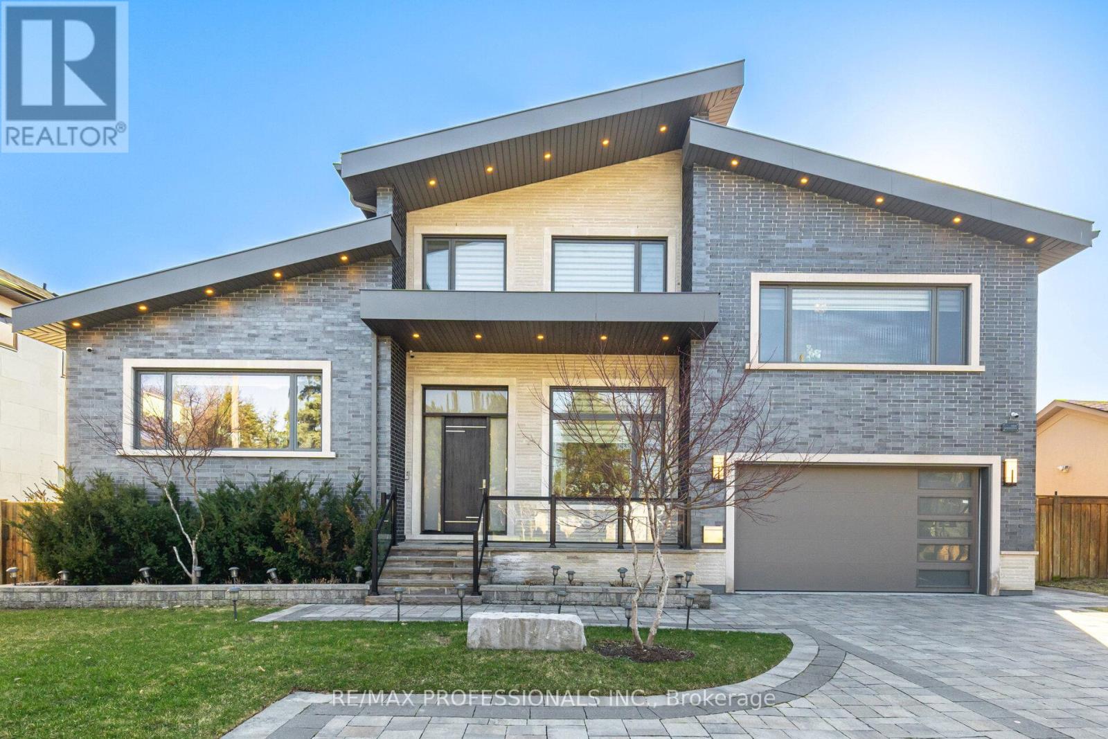 466 THE KINGSWAY, Toronto, Ontario