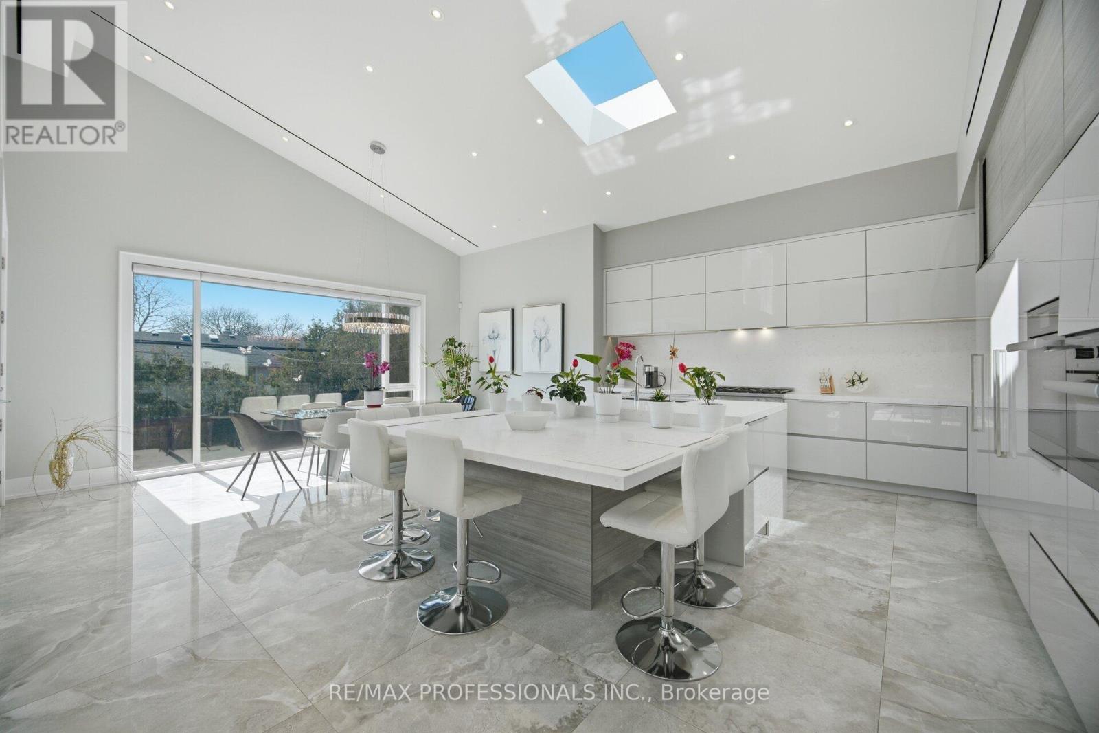 466 The Kingsway, Toronto, Ontario  M9A 3W4 - Photo 16 - W12982662