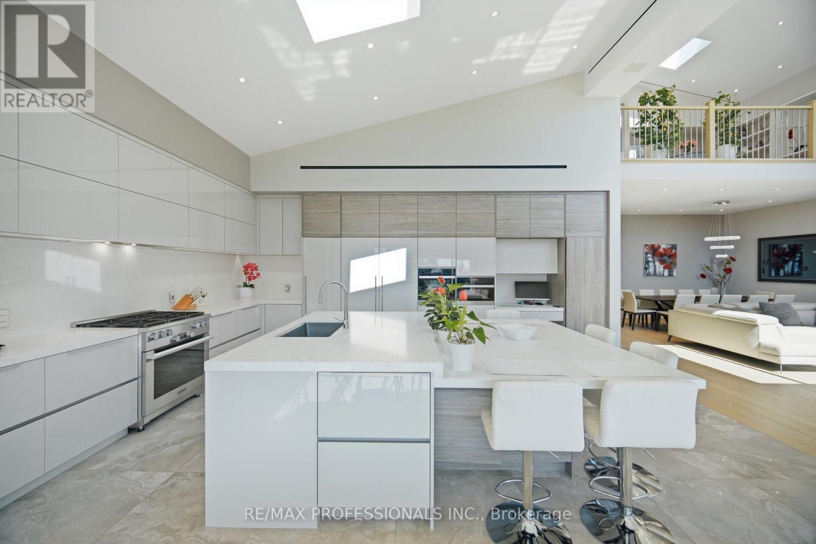 466 The Kingsway, Toronto, Ontario  M9A 3W4 - Photo 18 - W12982662