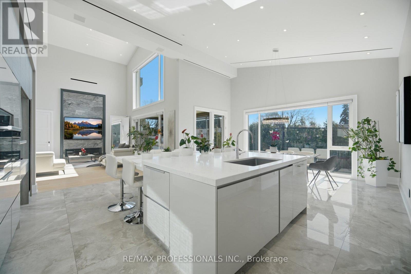 466 The Kingsway, Toronto, Ontario  M9A 3W4 - Photo 19 - W12982662