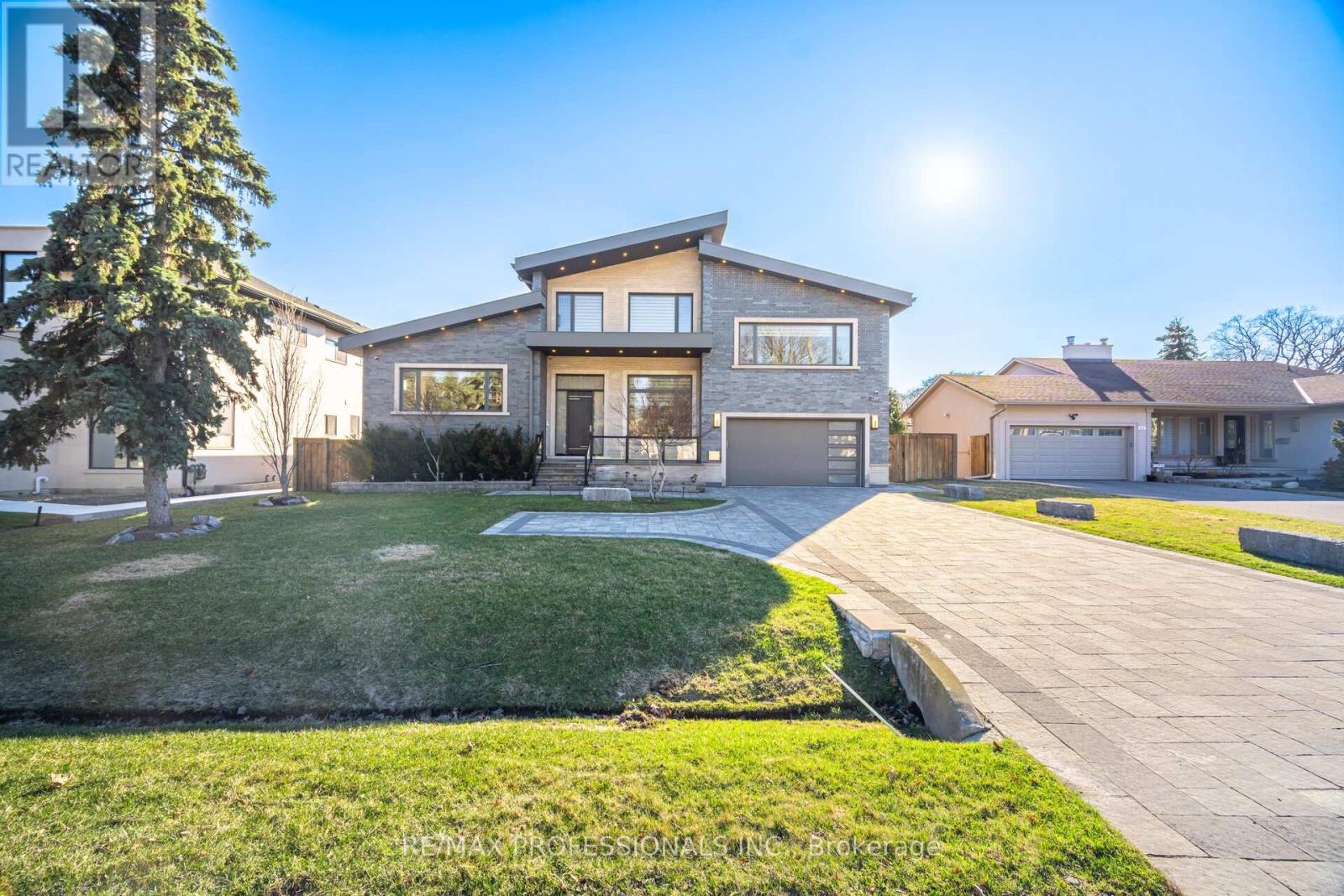 466 The Kingsway, Toronto, Ontario  M9A 3W4 - Photo 2 - W12982662