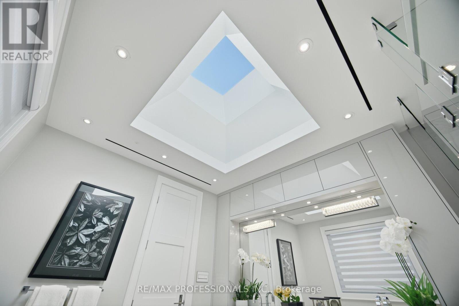 466 The Kingsway, Toronto, Ontario  M9A 3W4 - Photo 24 - W12982662