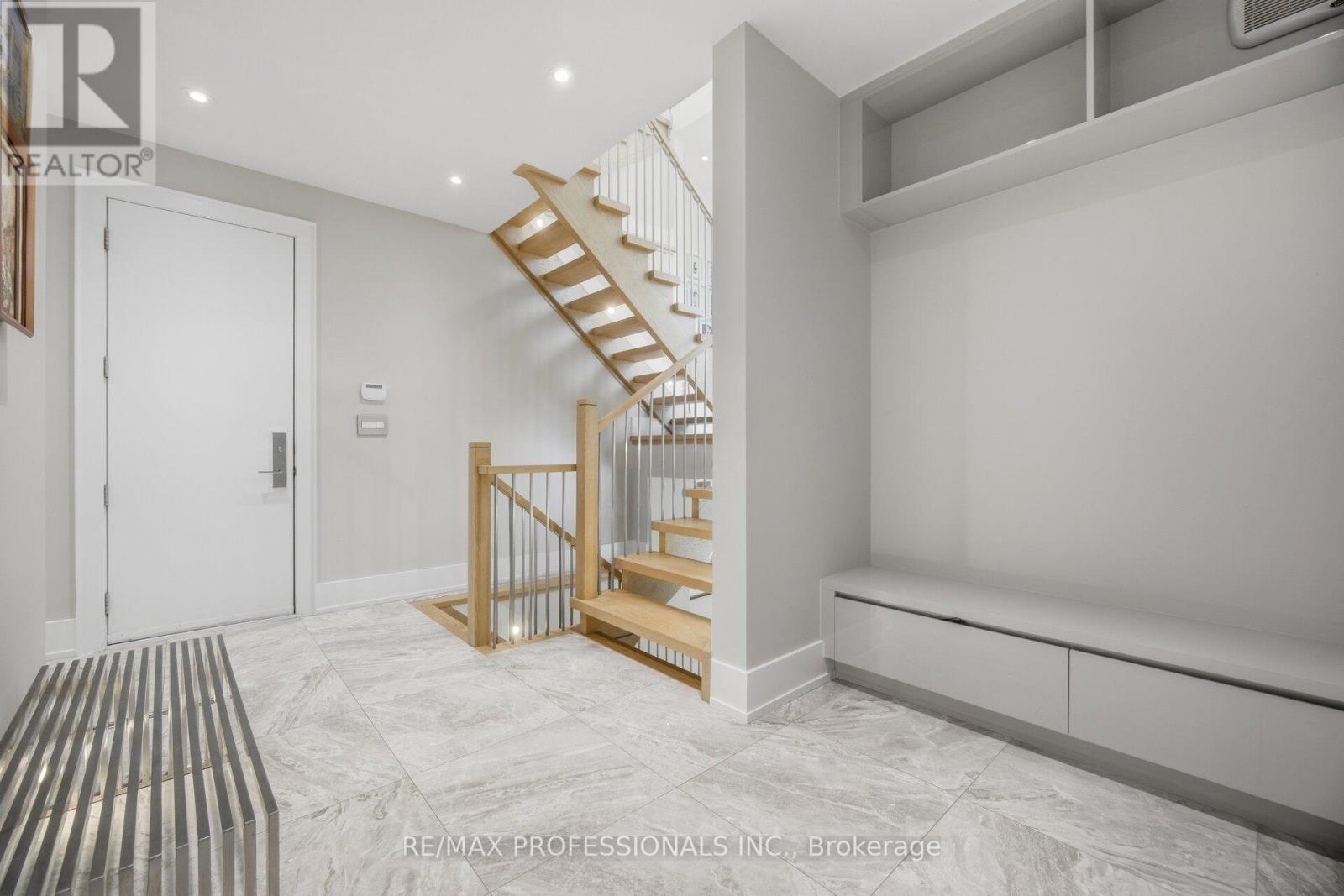 466 The Kingsway, Toronto, Ontario  M9A 3W4 - Photo 28 - W12982662