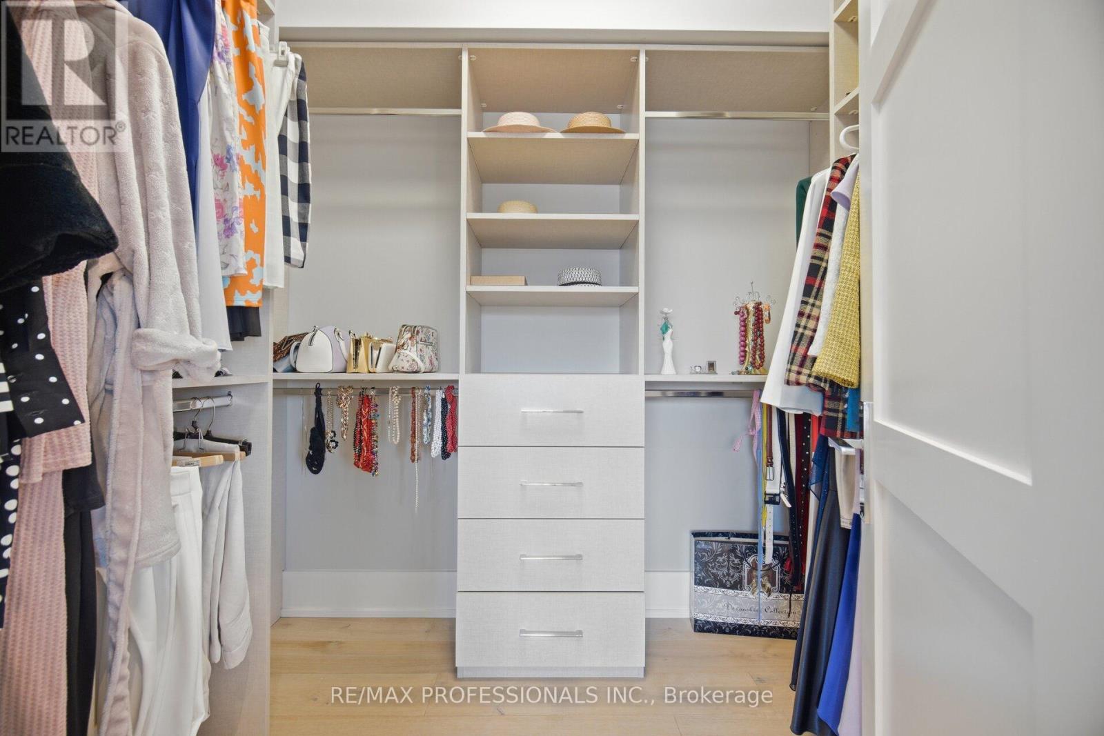 466 The Kingsway, Toronto, Ontario  M9A 3W4 - Photo 32 - W12982662