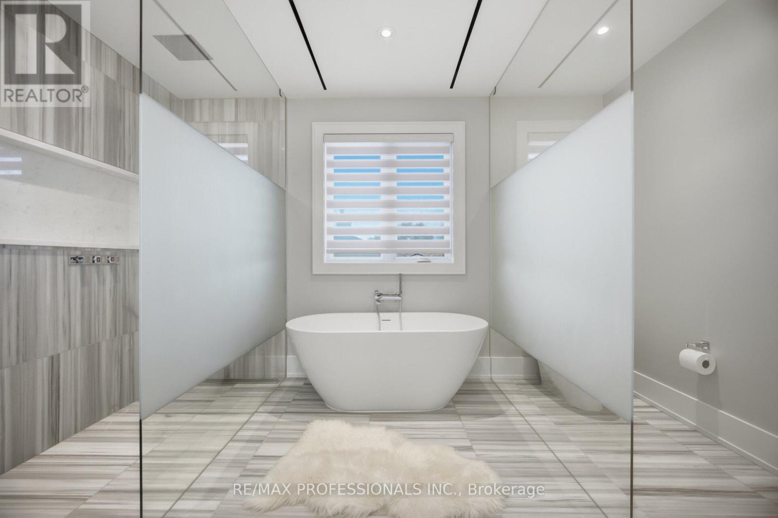 466 The Kingsway, Toronto, Ontario  M9A 3W4 - Photo 33 - W12982662