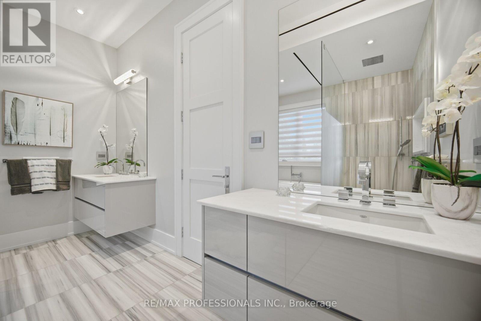 466 The Kingsway, Toronto, Ontario  M9A 3W4 - Photo 34 - W12982662