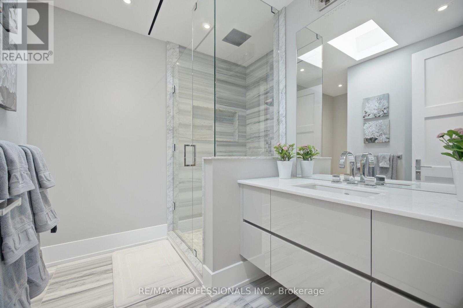 466 The Kingsway, Toronto, Ontario  M9A 3W4 - Photo 37 - W12982662