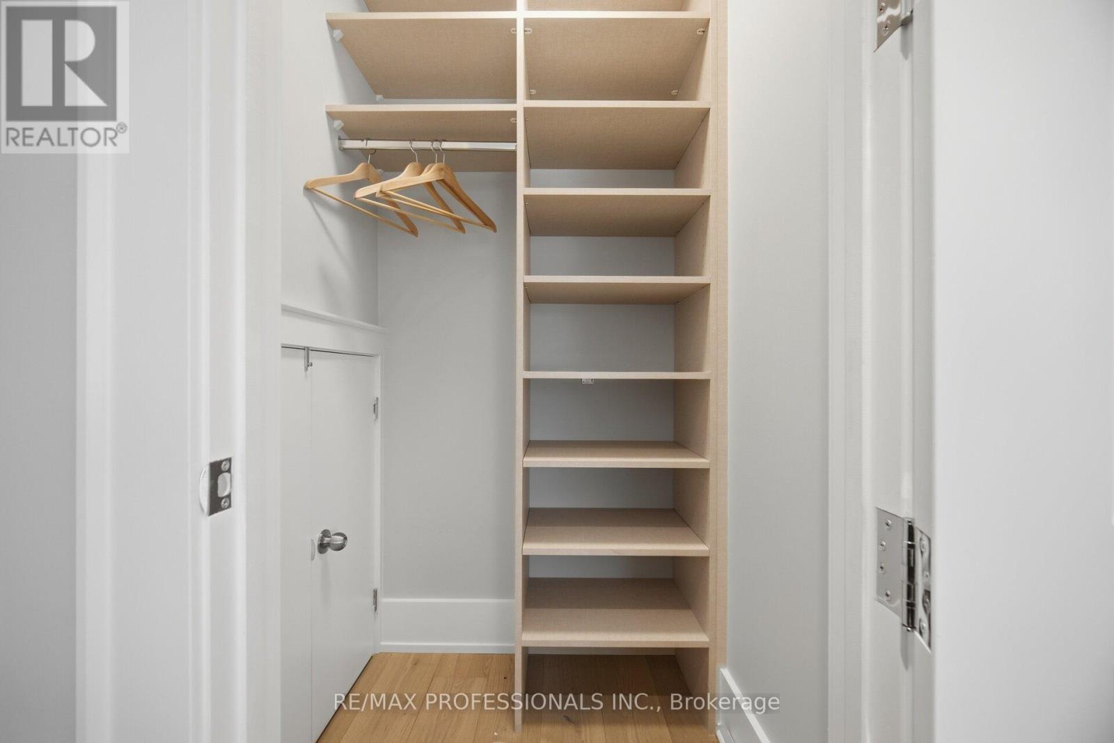 466 The Kingsway, Toronto, Ontario  M9A 3W4 - Photo 38 - W12982662