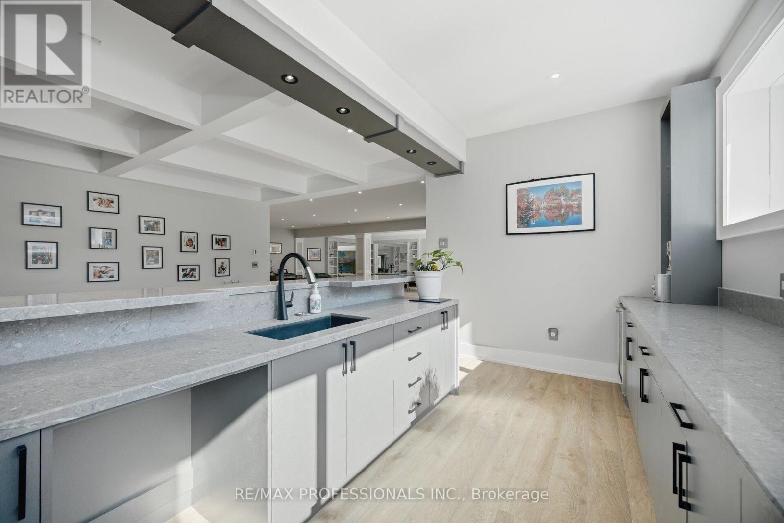 466 The Kingsway, Toronto, Ontario  M9A 3W4 - Photo 43 - W12982662