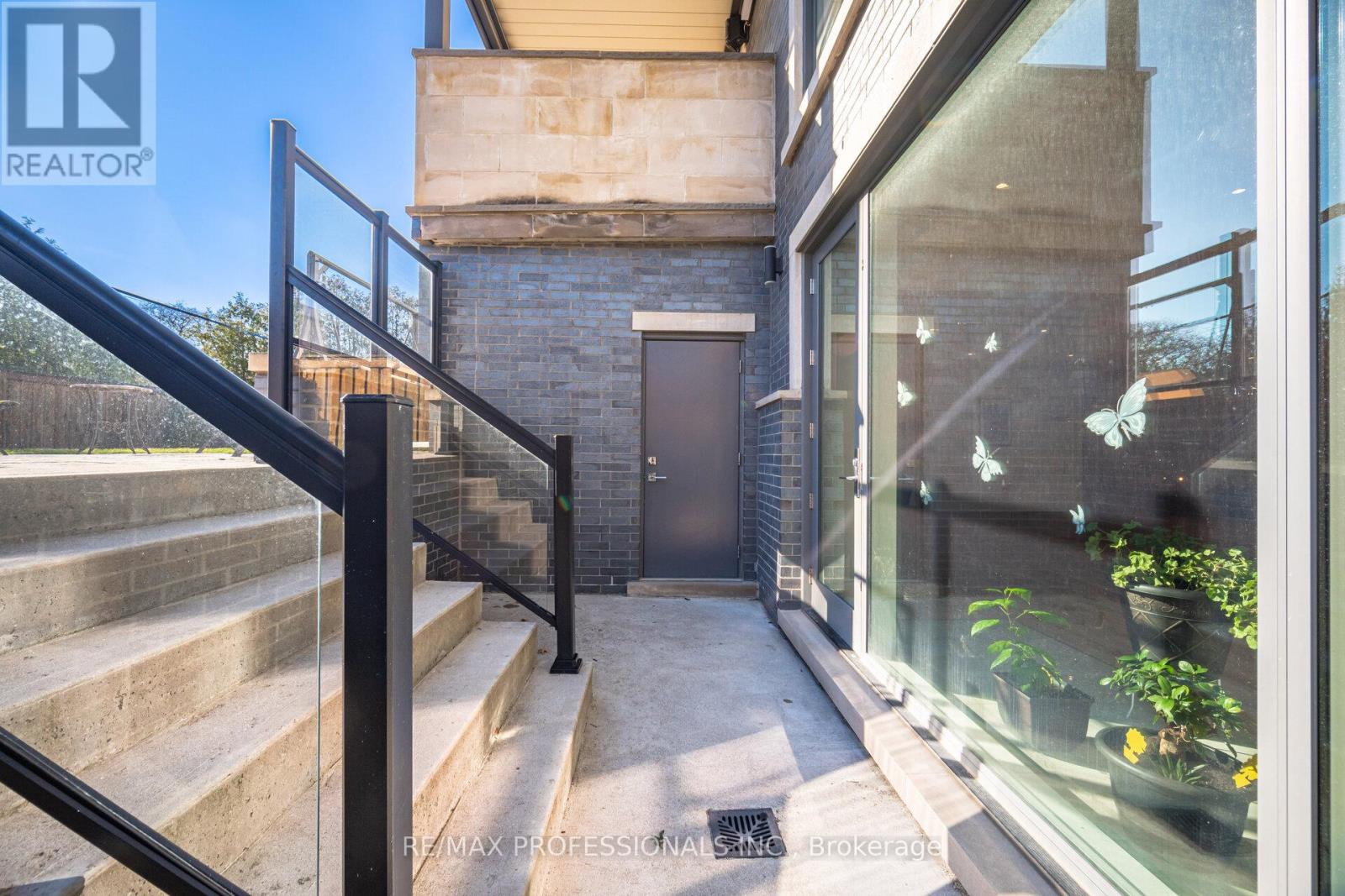 466 The Kingsway, Toronto, Ontario  M9A 3W4 - Photo 47 - W12982662