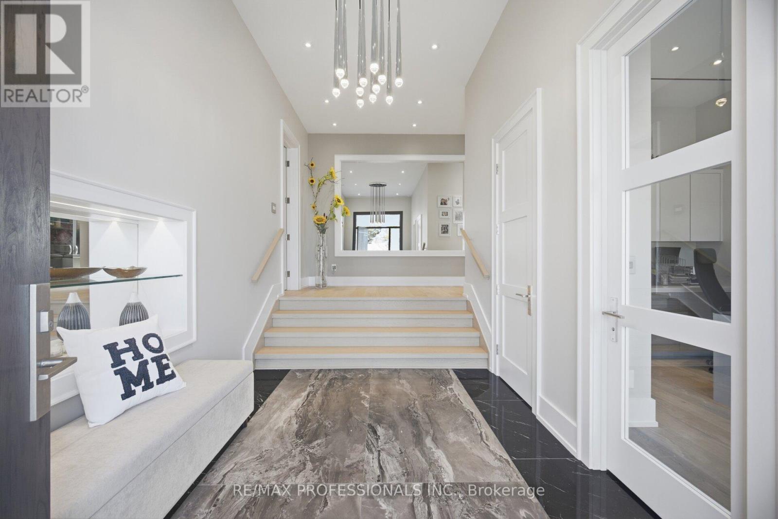 466 The Kingsway, Toronto, Ontario  M9A 3W4 - Photo 5 - W12982662