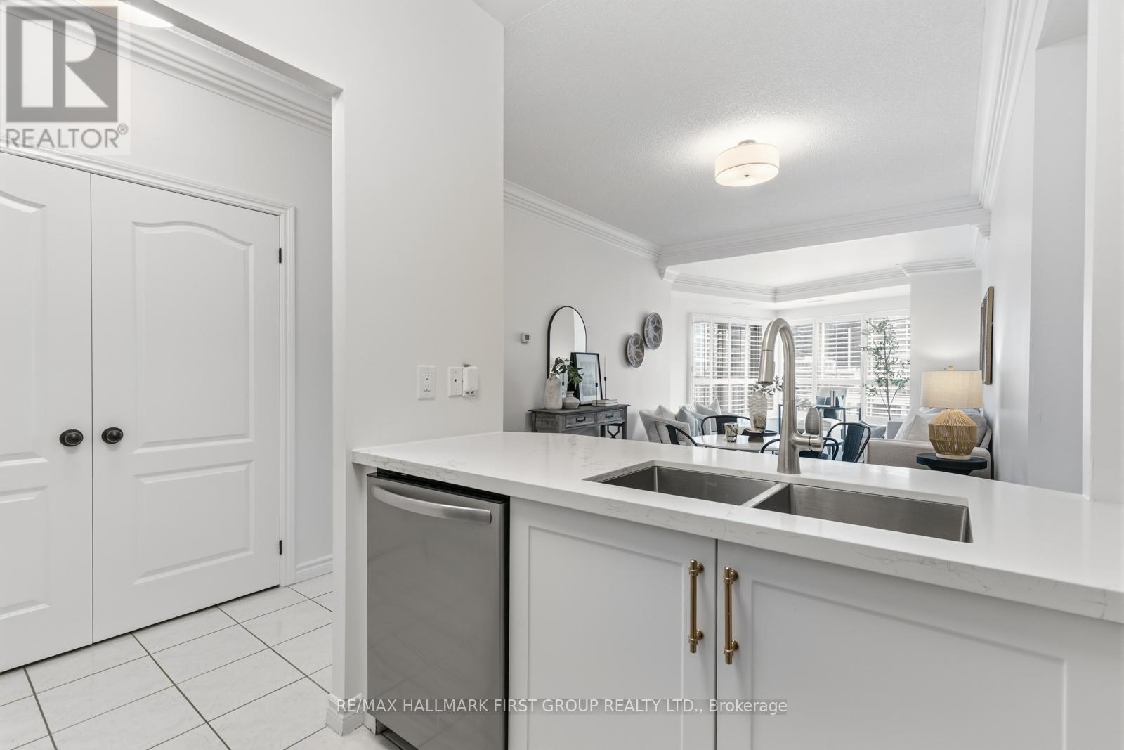 705 - 2111 Lake Shore Boulevard W, Toronto, Ontario  M8V 4B2 - Photo 4 - W12982672