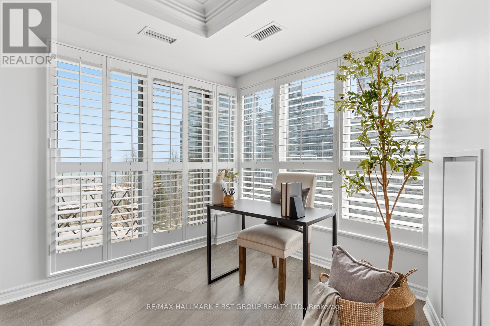 705 - 2111 Lake Shore Boulevard W, Toronto, Ontario  M8V 4B2 - Photo 9 - W12982672