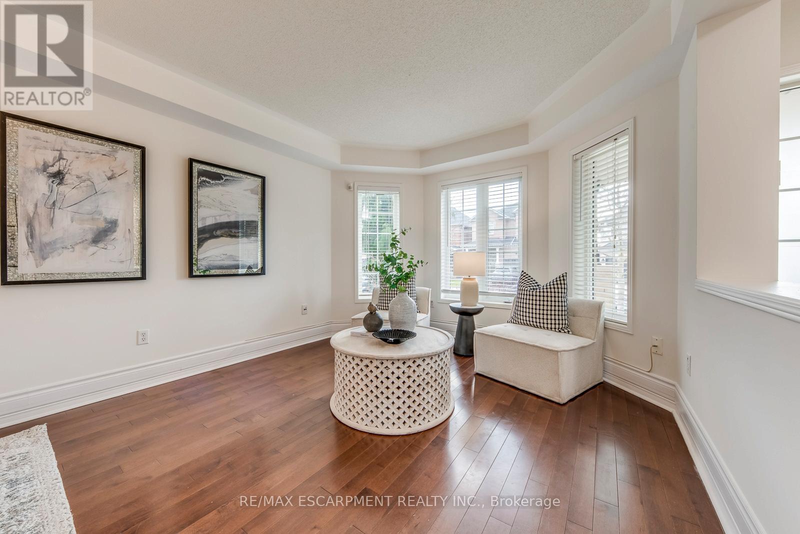 5811 Page Crescent, Burlington, Ontario  L7L 7N9 - Photo 12 - W12982682