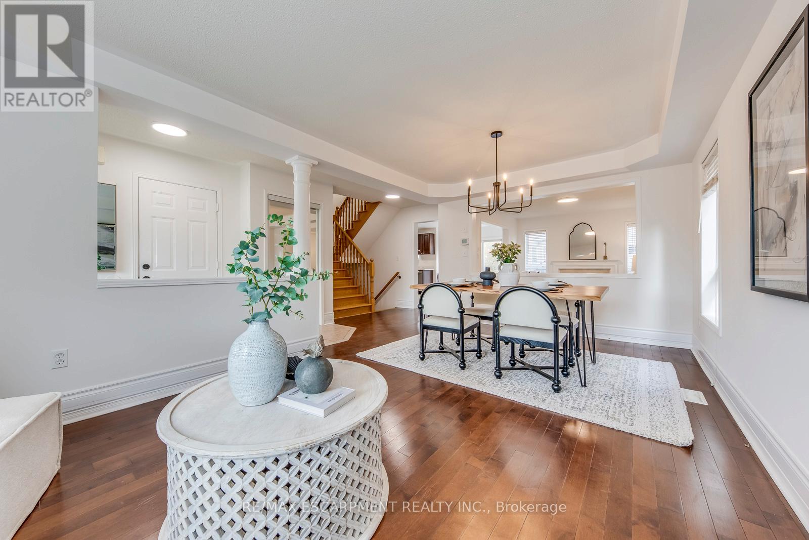 5811 Page Crescent, Burlington, Ontario  L7L 7N9 - Photo 13 - W12982682