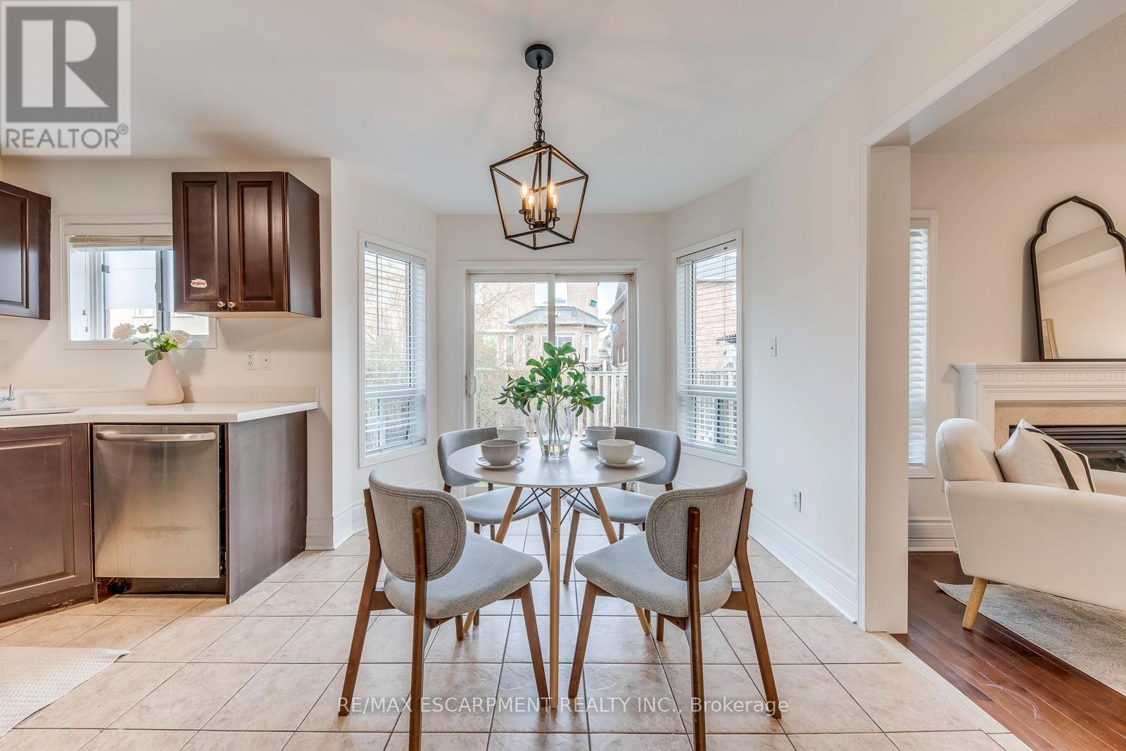 5811 Page Crescent, Burlington, Ontario  L7L 7N9 - Photo 19 - W12982682