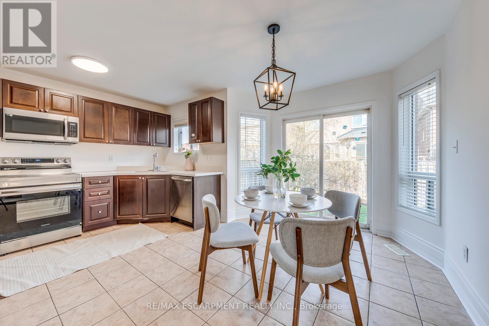 5811 Page Crescent, Burlington, Ontario  L7L 7N9 - Photo 20 - W12982682