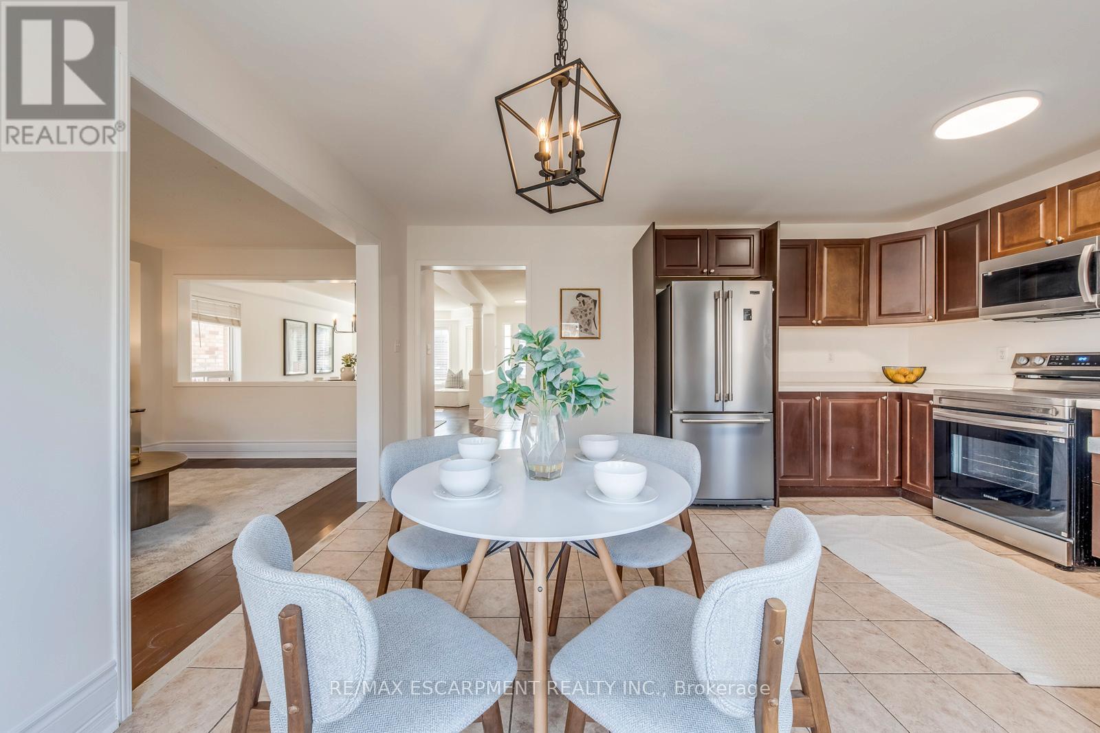 5811 Page Crescent, Burlington, Ontario  L7L 7N9 - Photo 21 - W12982682