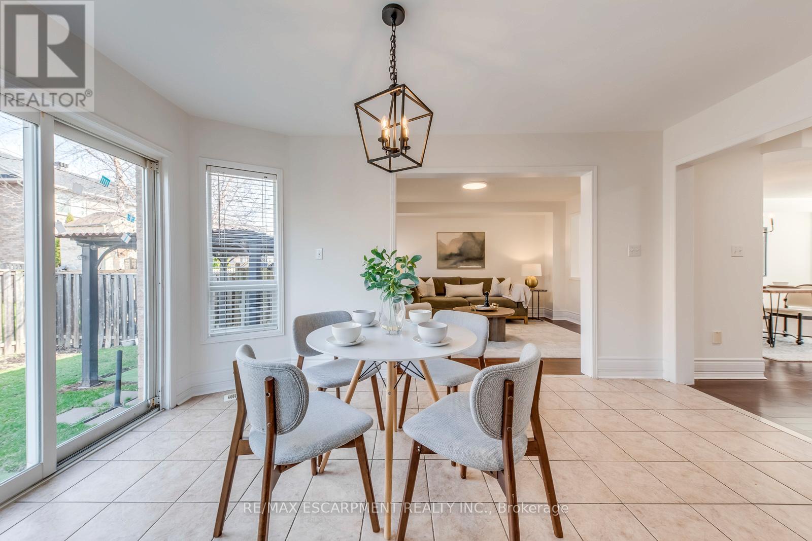 5811 Page Crescent, Burlington, Ontario  L7L 7N9 - Photo 22 - W12982682