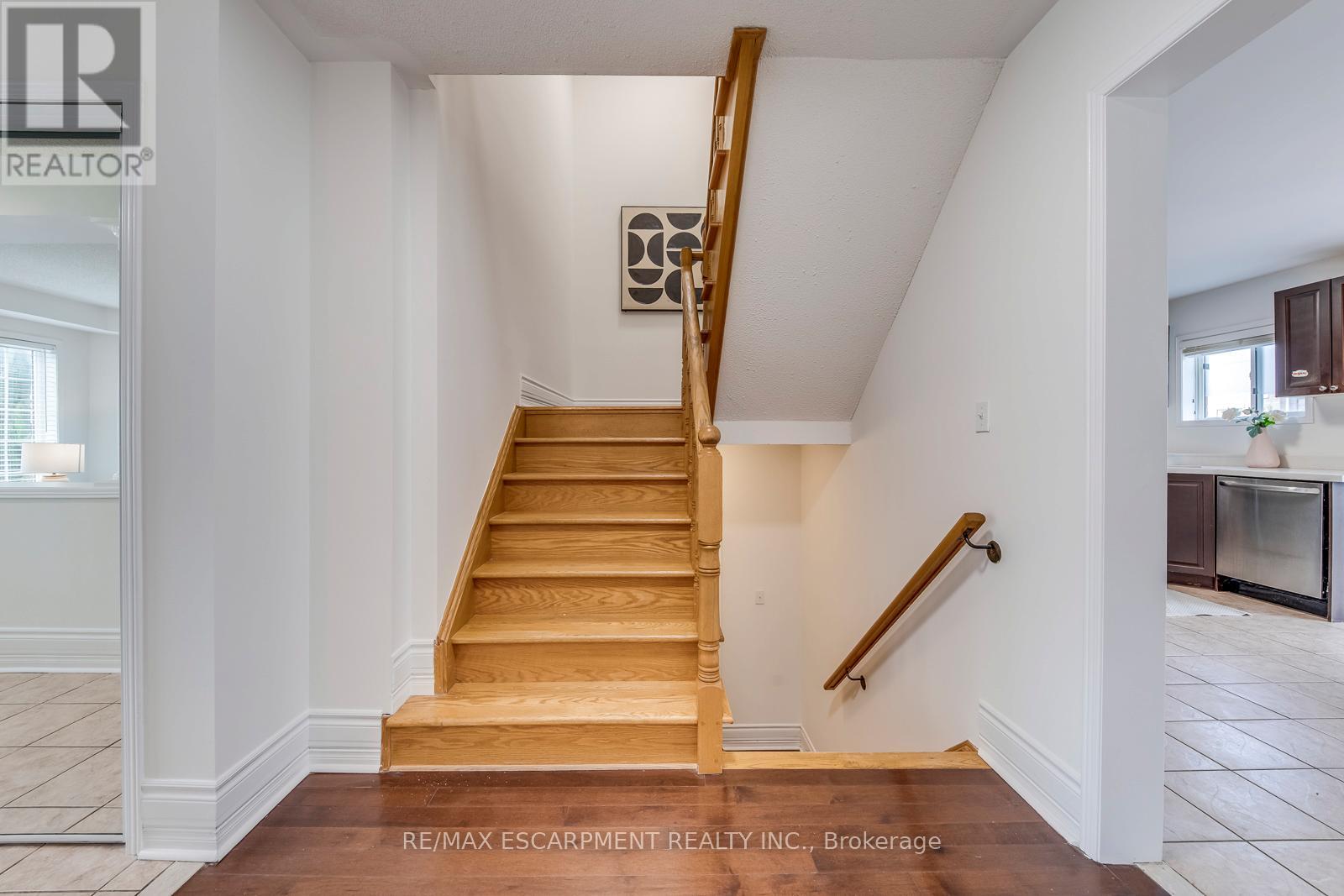 5811 Page Crescent, Burlington, Ontario  L7L 7N9 - Photo 27 - W12982682