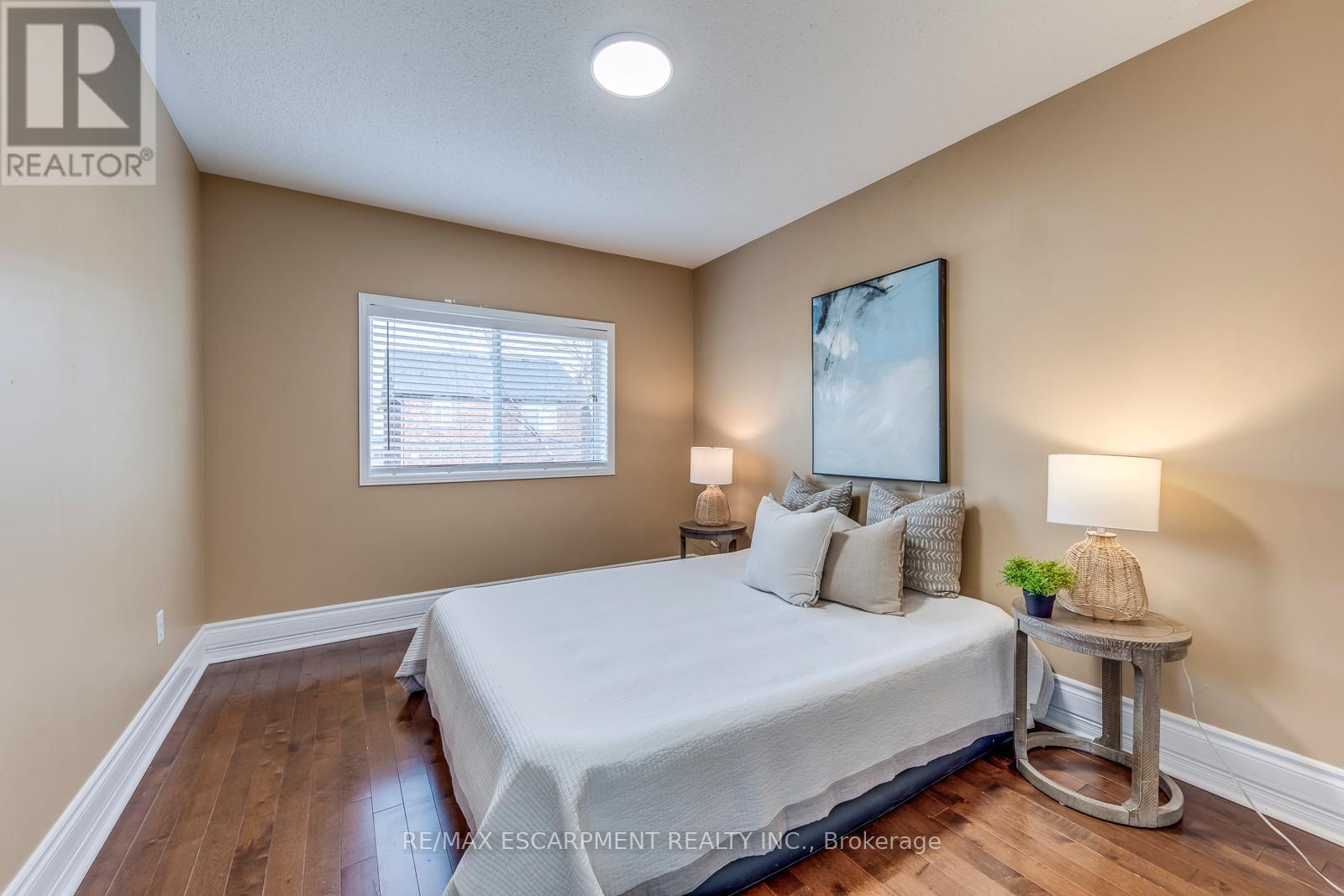 5811 Page Crescent, Burlington, Ontario  L7L 7N9 - Photo 28 - W12982682