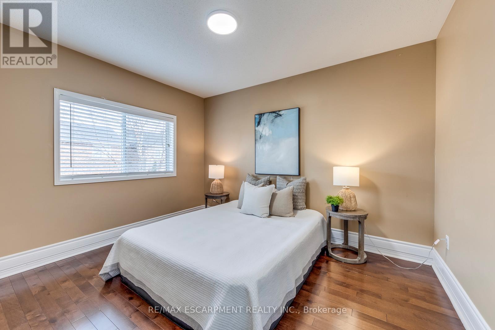 5811 Page Crescent, Burlington, Ontario  L7L 7N9 - Photo 29 - W12982682