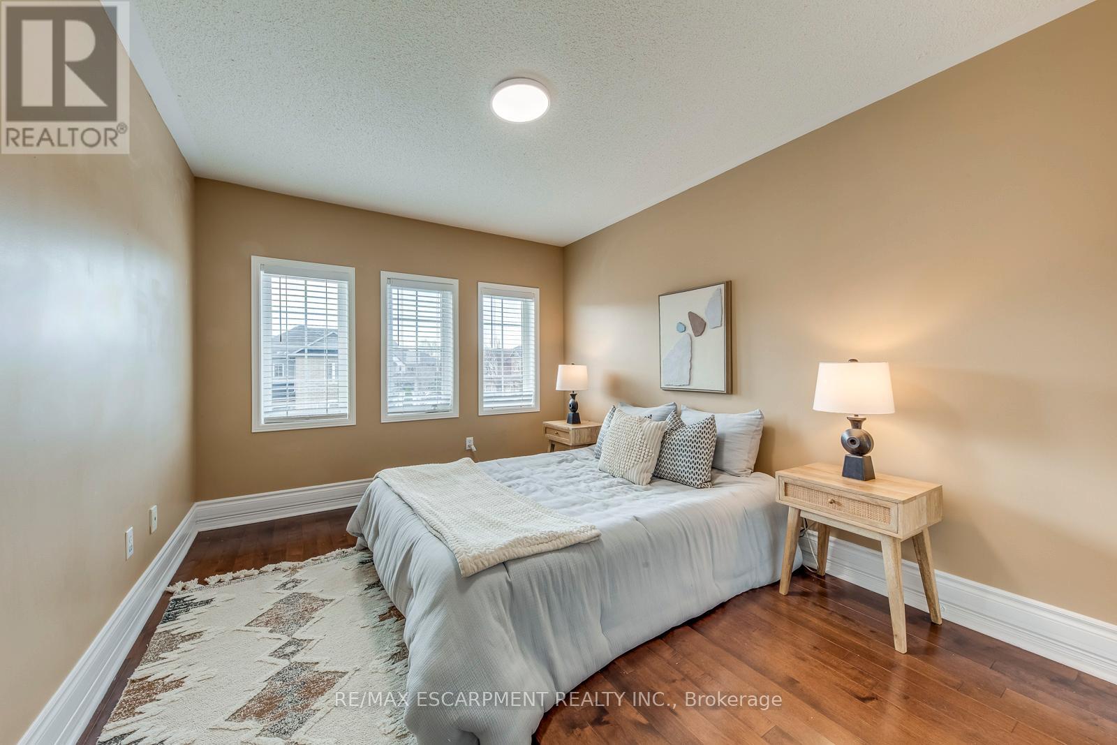 5811 Page Crescent, Burlington, Ontario  L7L 7N9 - Photo 31 - W12982682