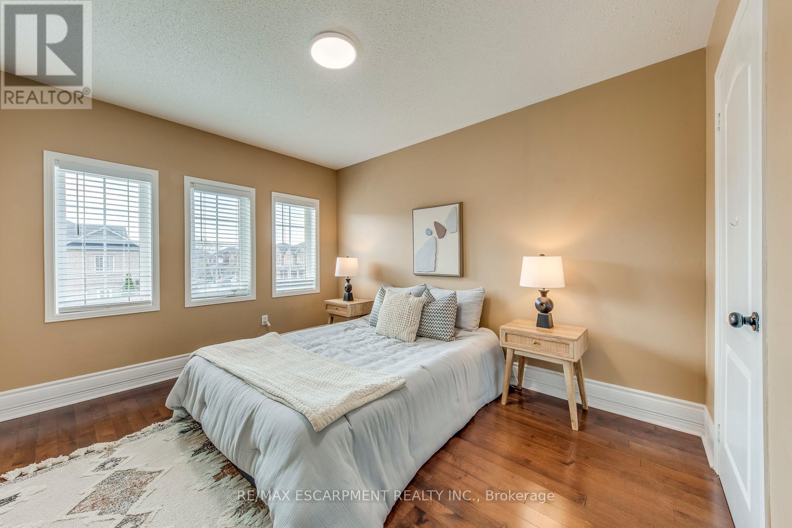 5811 Page Crescent, Burlington, Ontario  L7L 7N9 - Photo 32 - W12982682