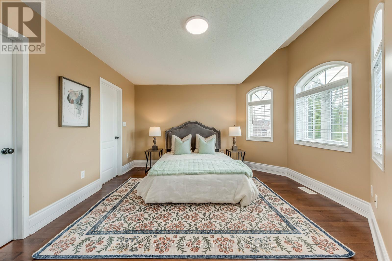 5811 Page Crescent, Burlington, Ontario  L7L 7N9 - Photo 34 - W12982682